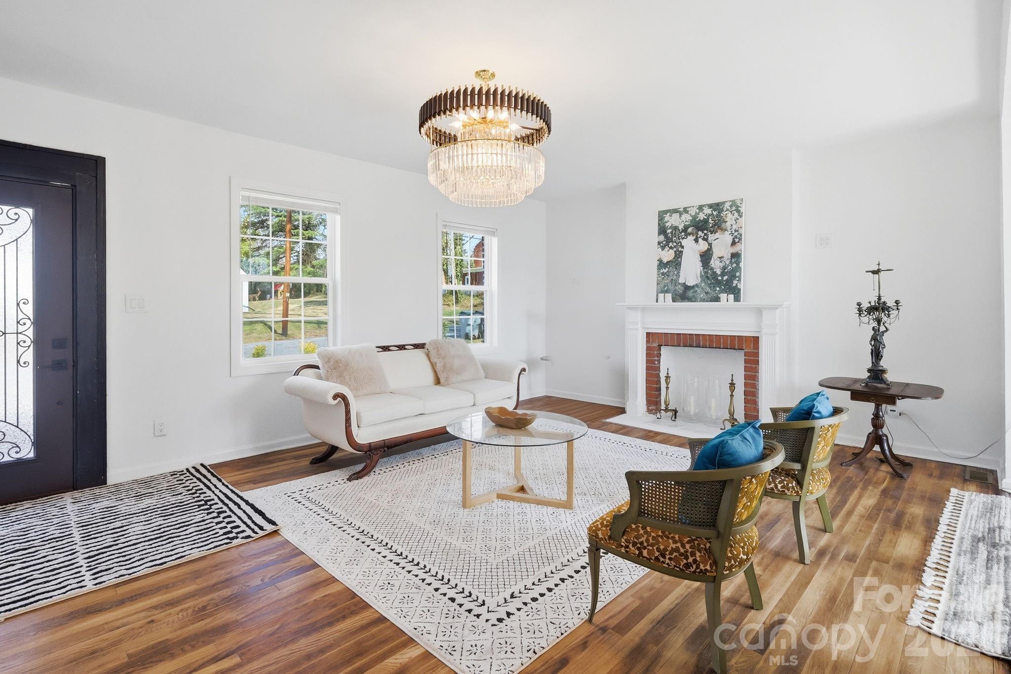 1407 Mimosa Lane — Lenoir