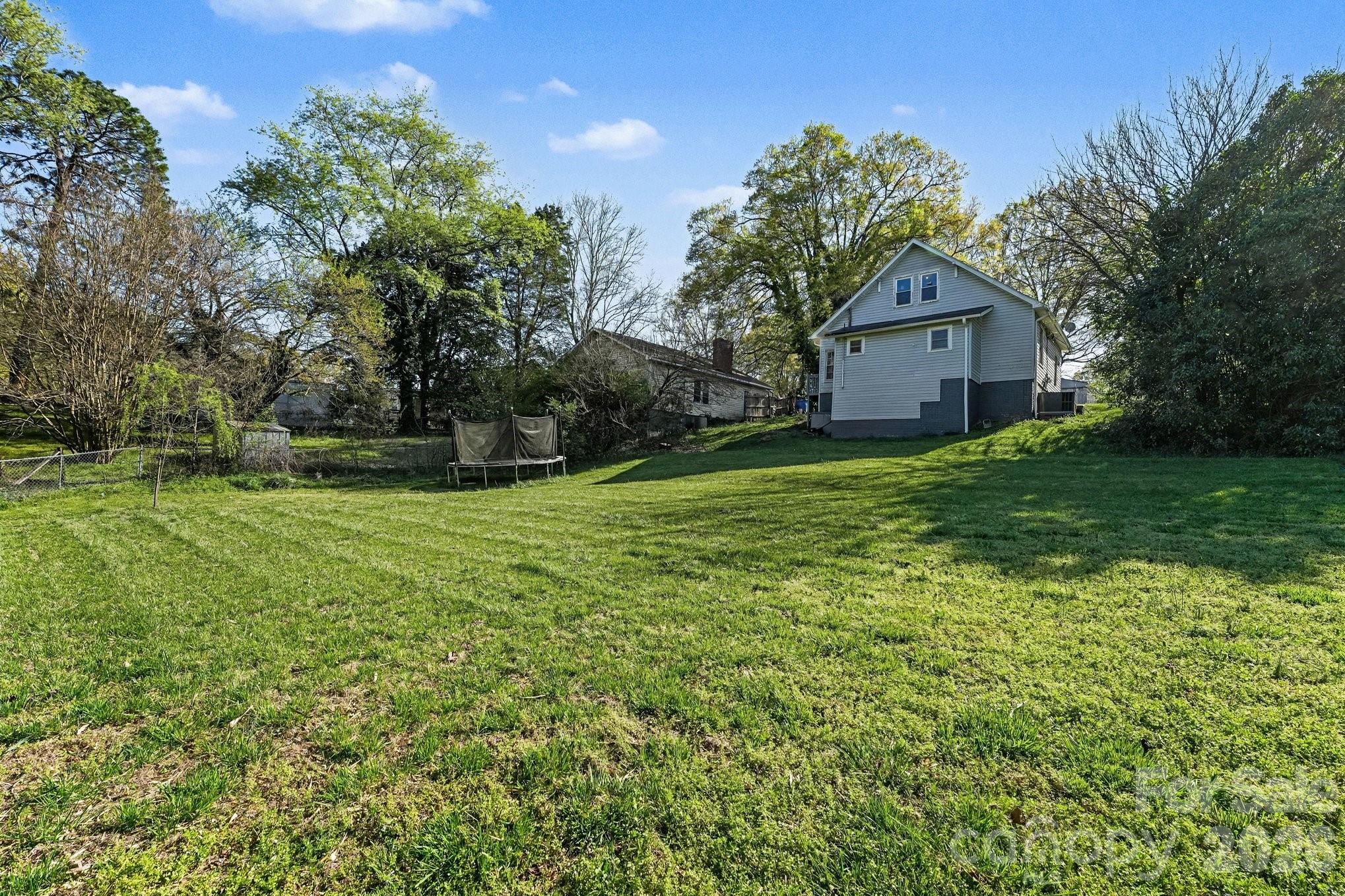 224 E Catawba Avenue — Mooresville