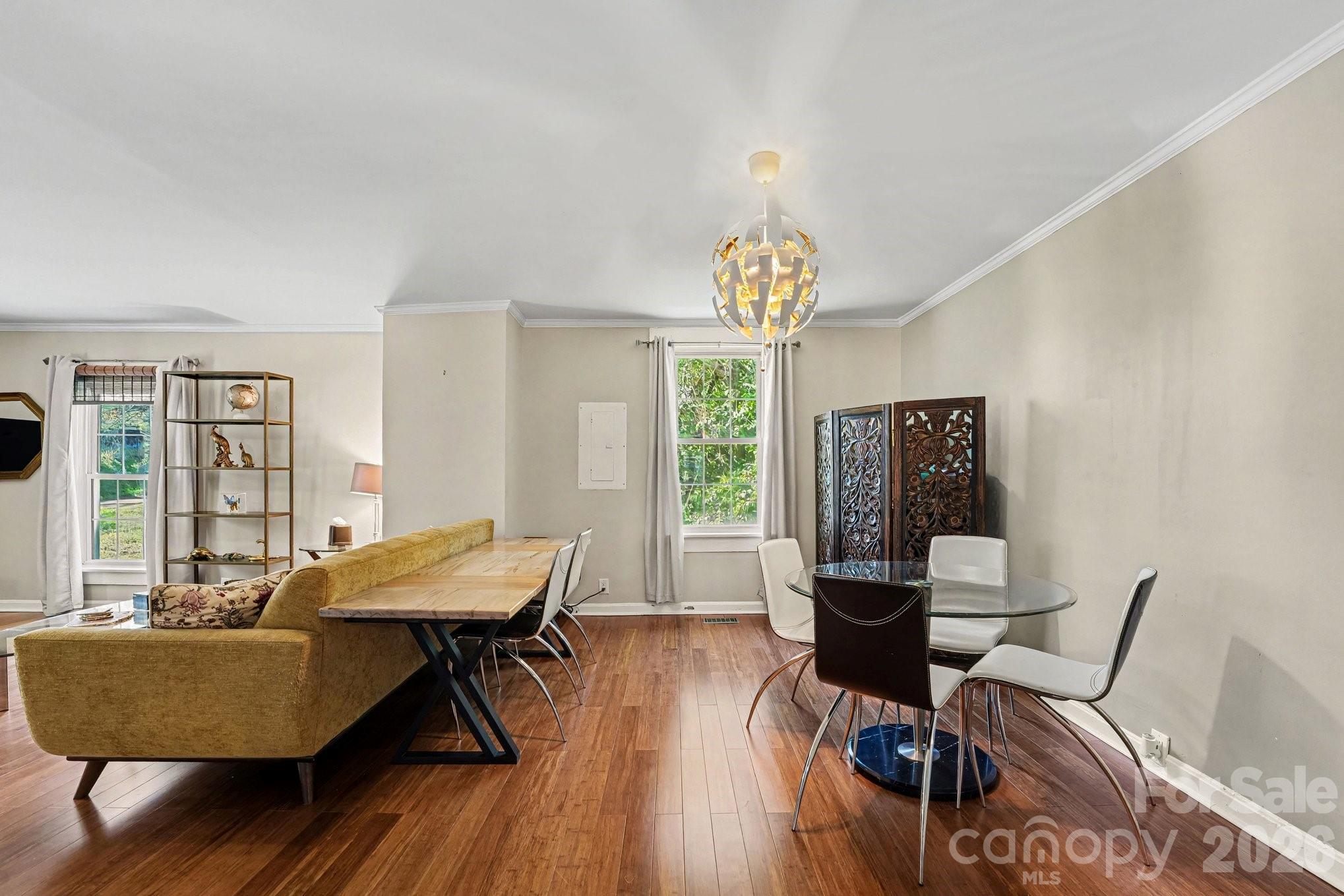 224 E Catawba Avenue — Mooresville