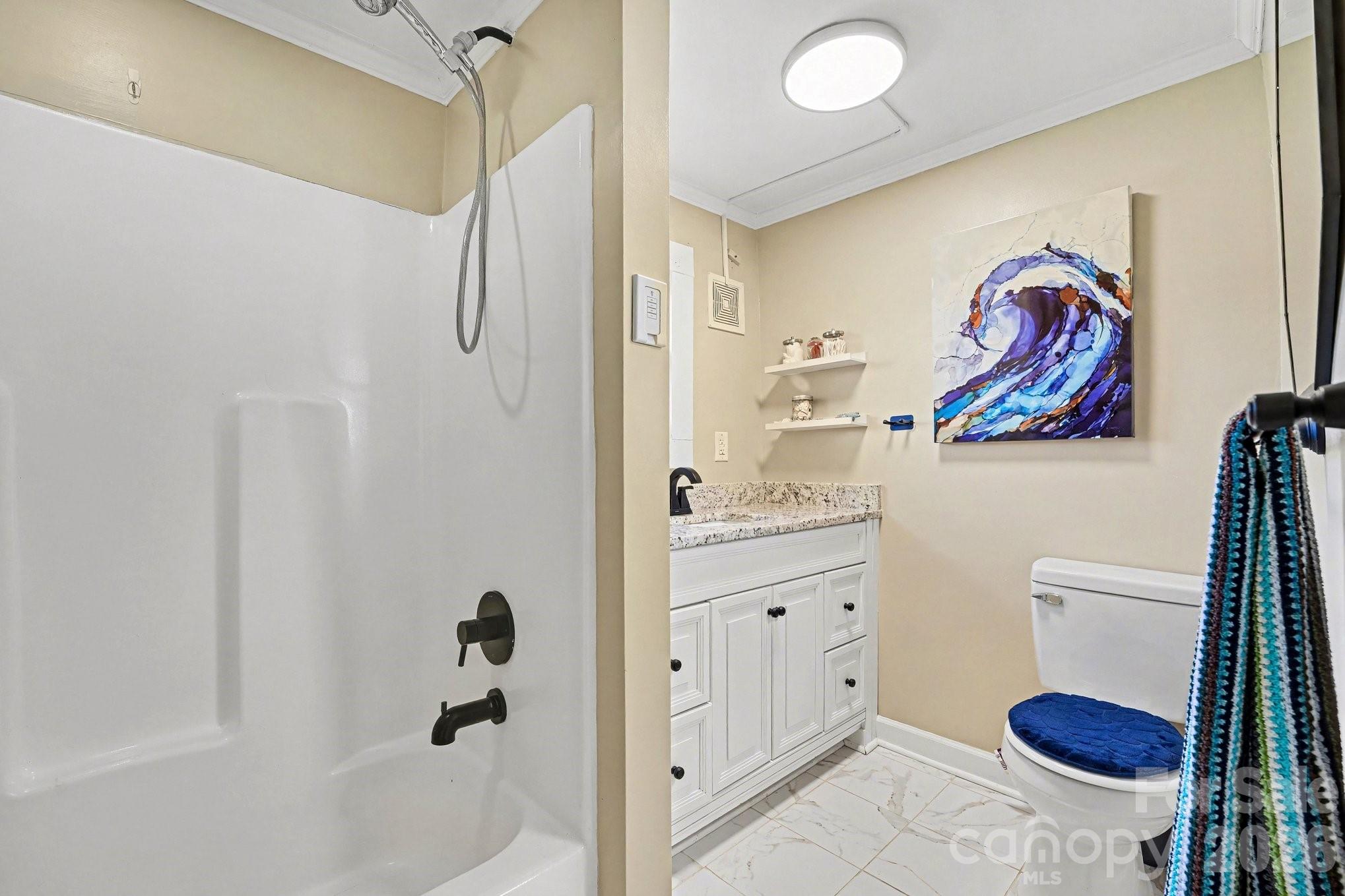 224 E Catawba Avenue — Mooresville