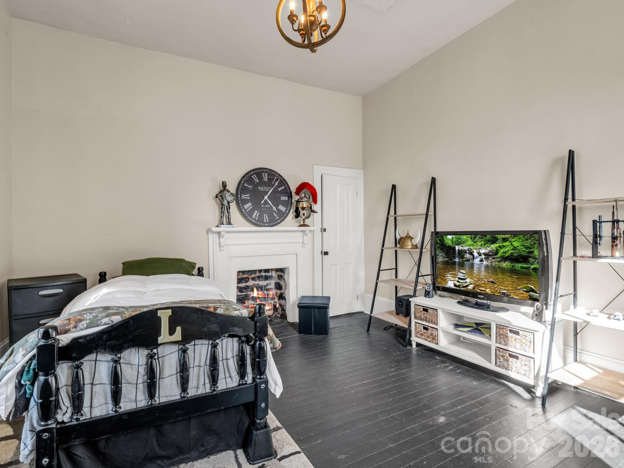 219 Stoney Mountain Road — Hendersonville