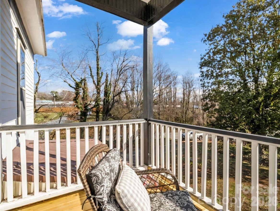 219 Stoney Mountain Road — Hendersonville