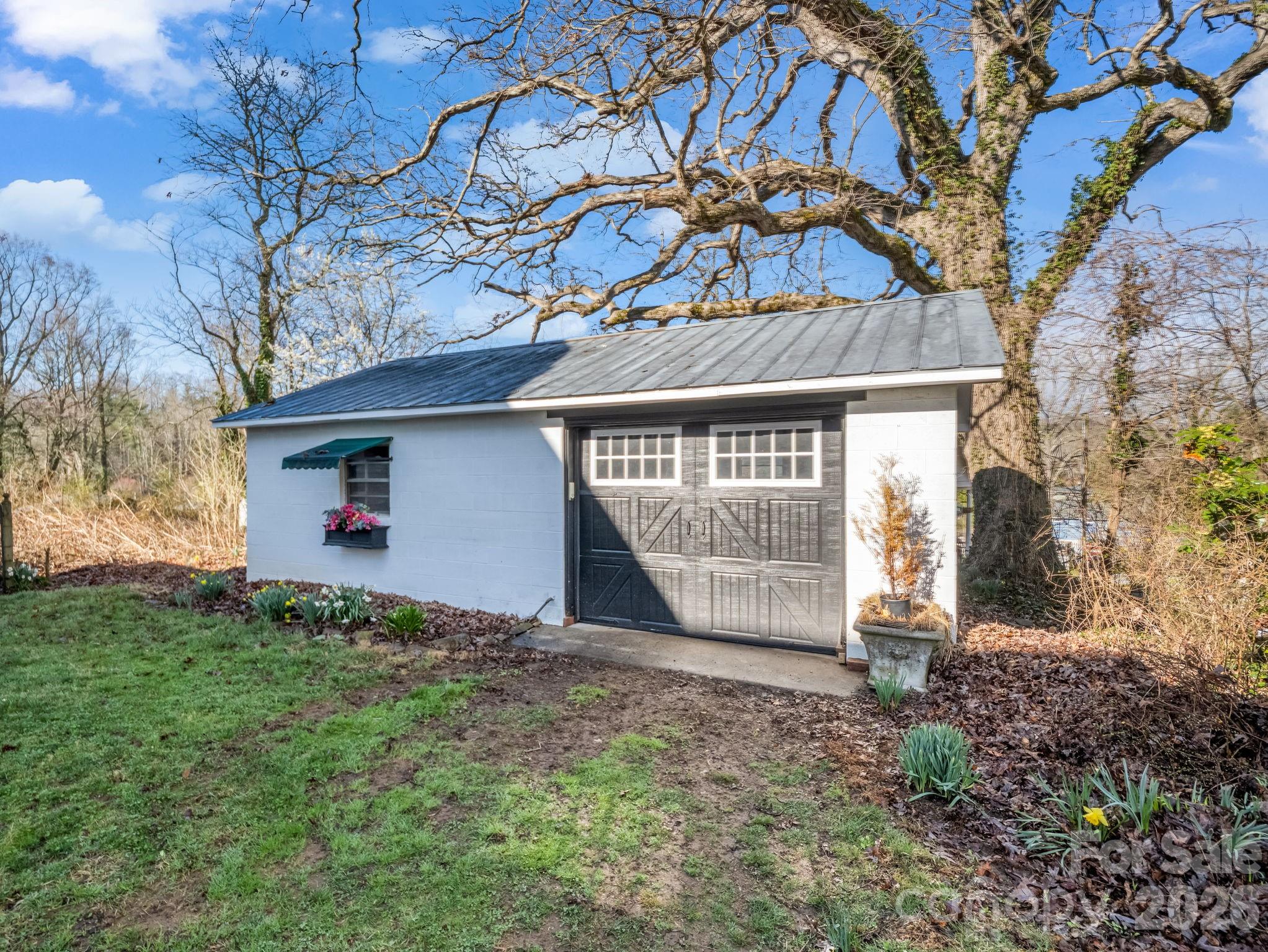219 Stoney Mountain Road — Hendersonville