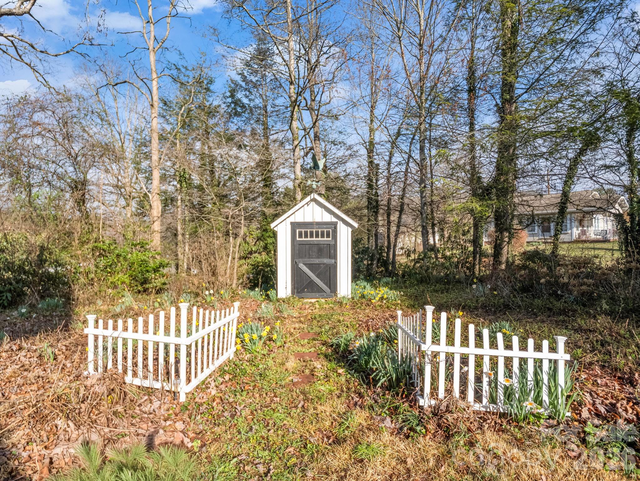 219 Stoney Mountain Road — Hendersonville