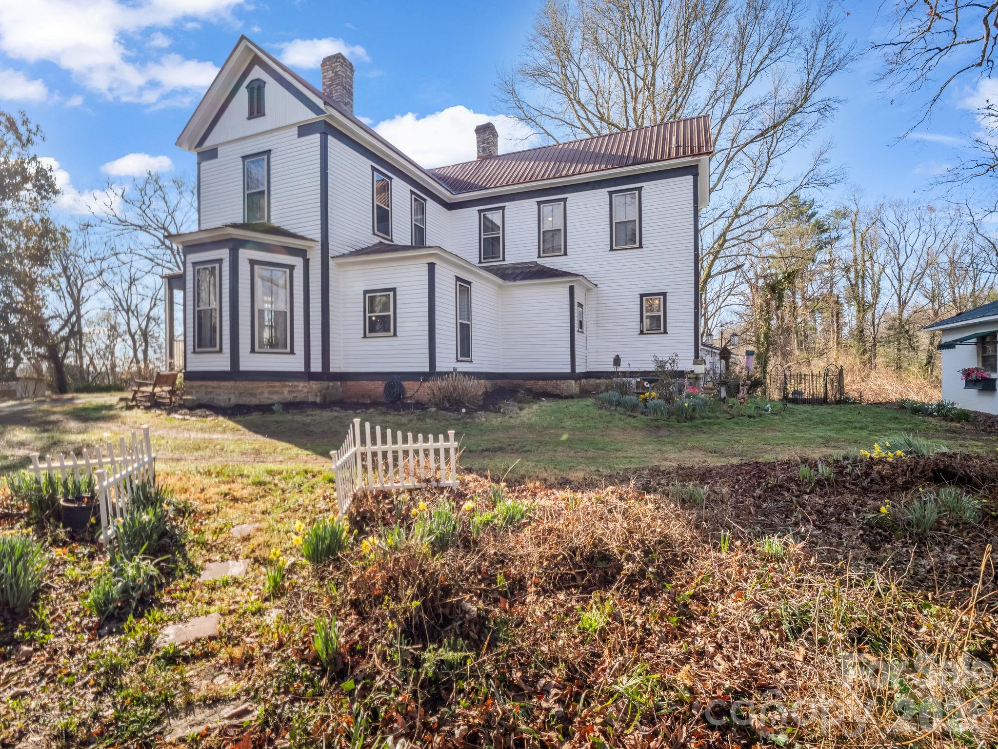 219 Stoney Mountain Road — Hendersonville