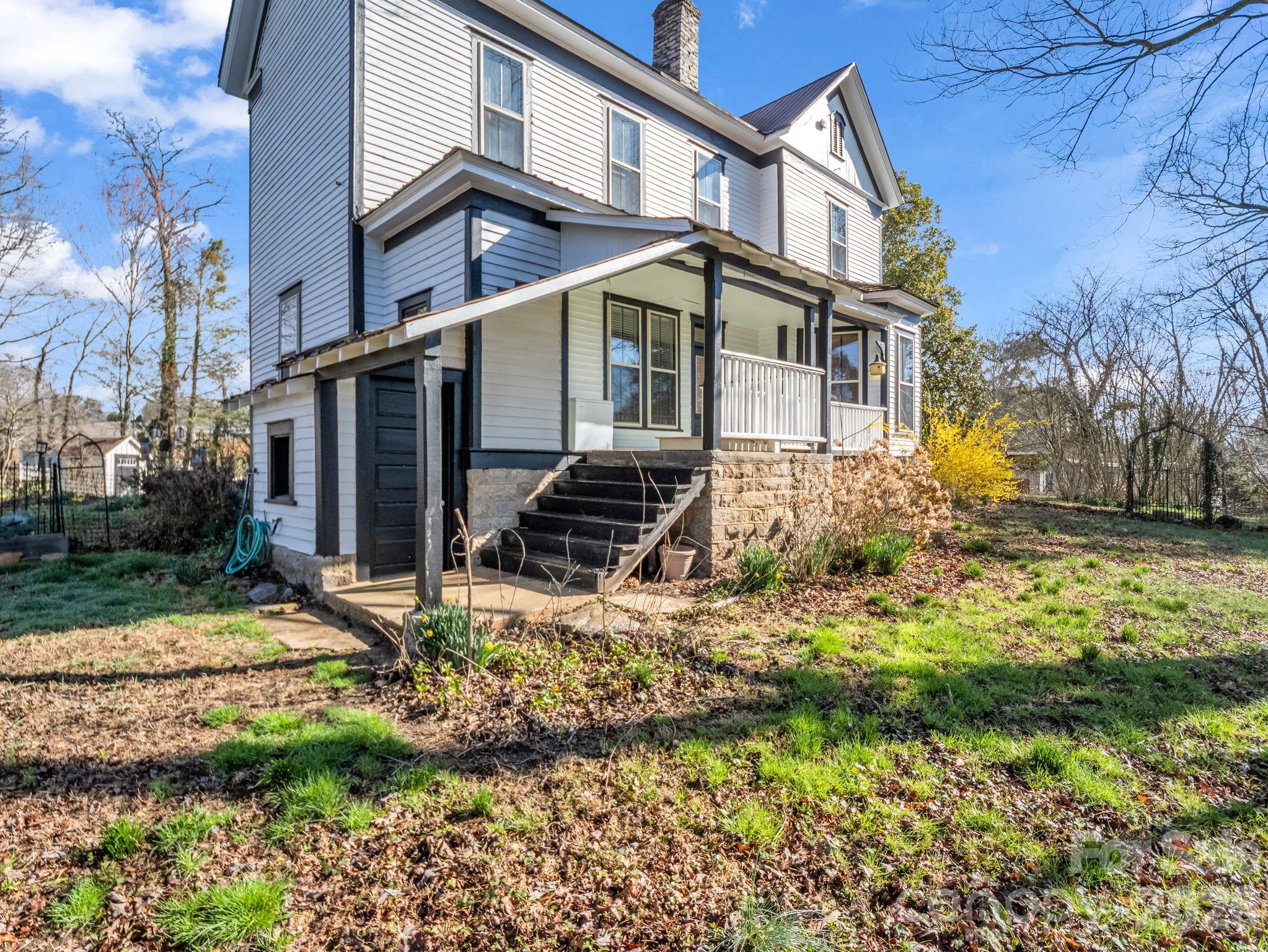 219 Stoney Mountain Road — Hendersonville
