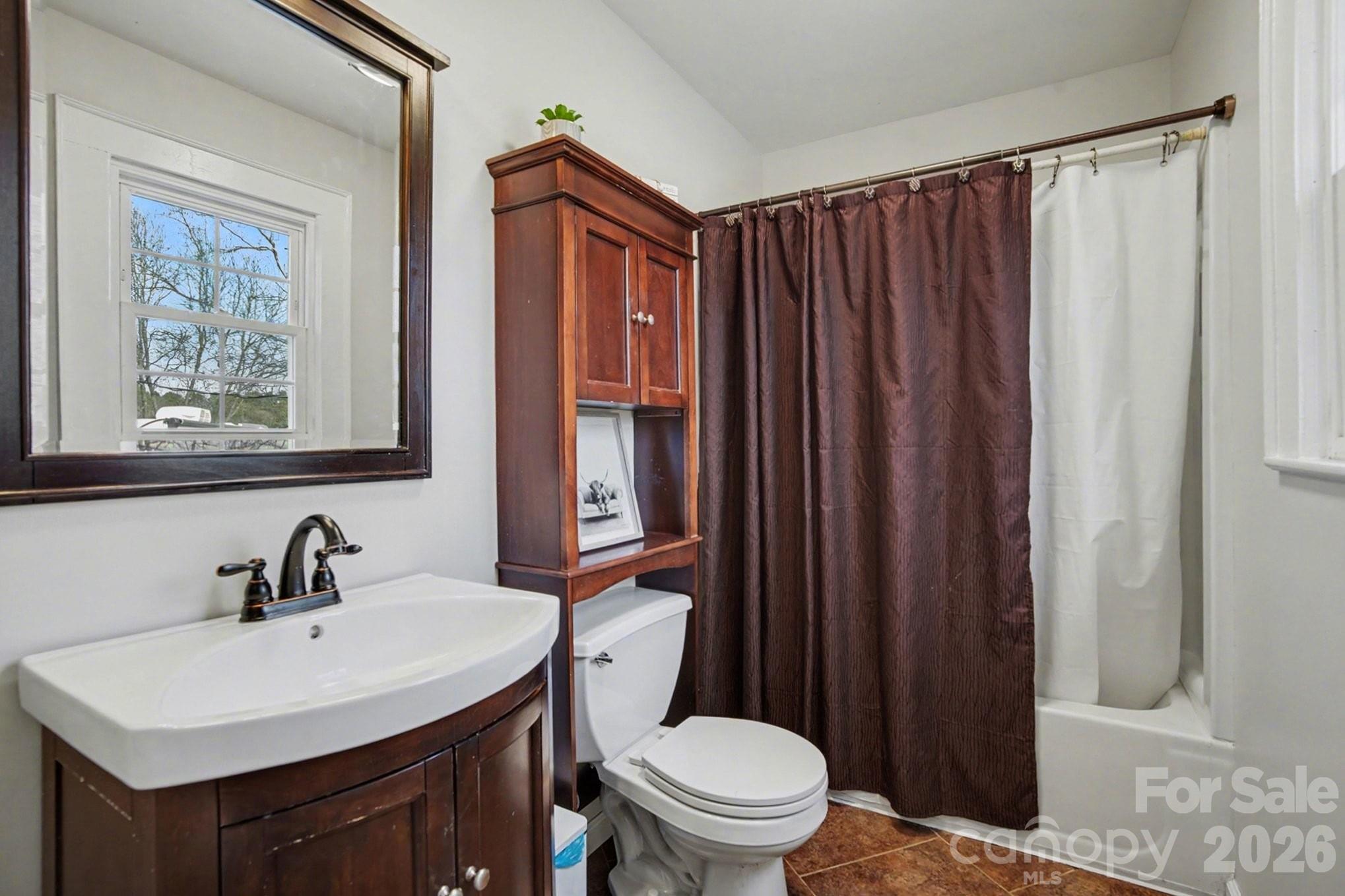 2325 Brown Road — China Grove