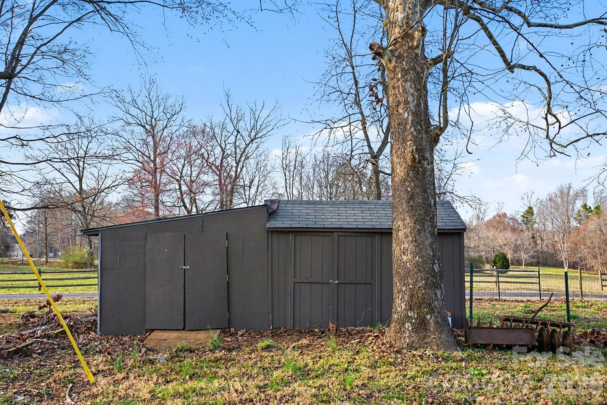 2325 Brown Road — China Grove