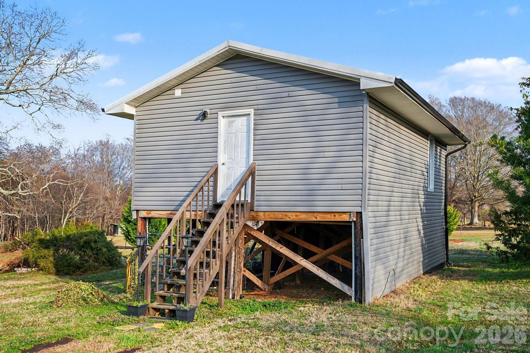 2325 Brown Road — China Grove