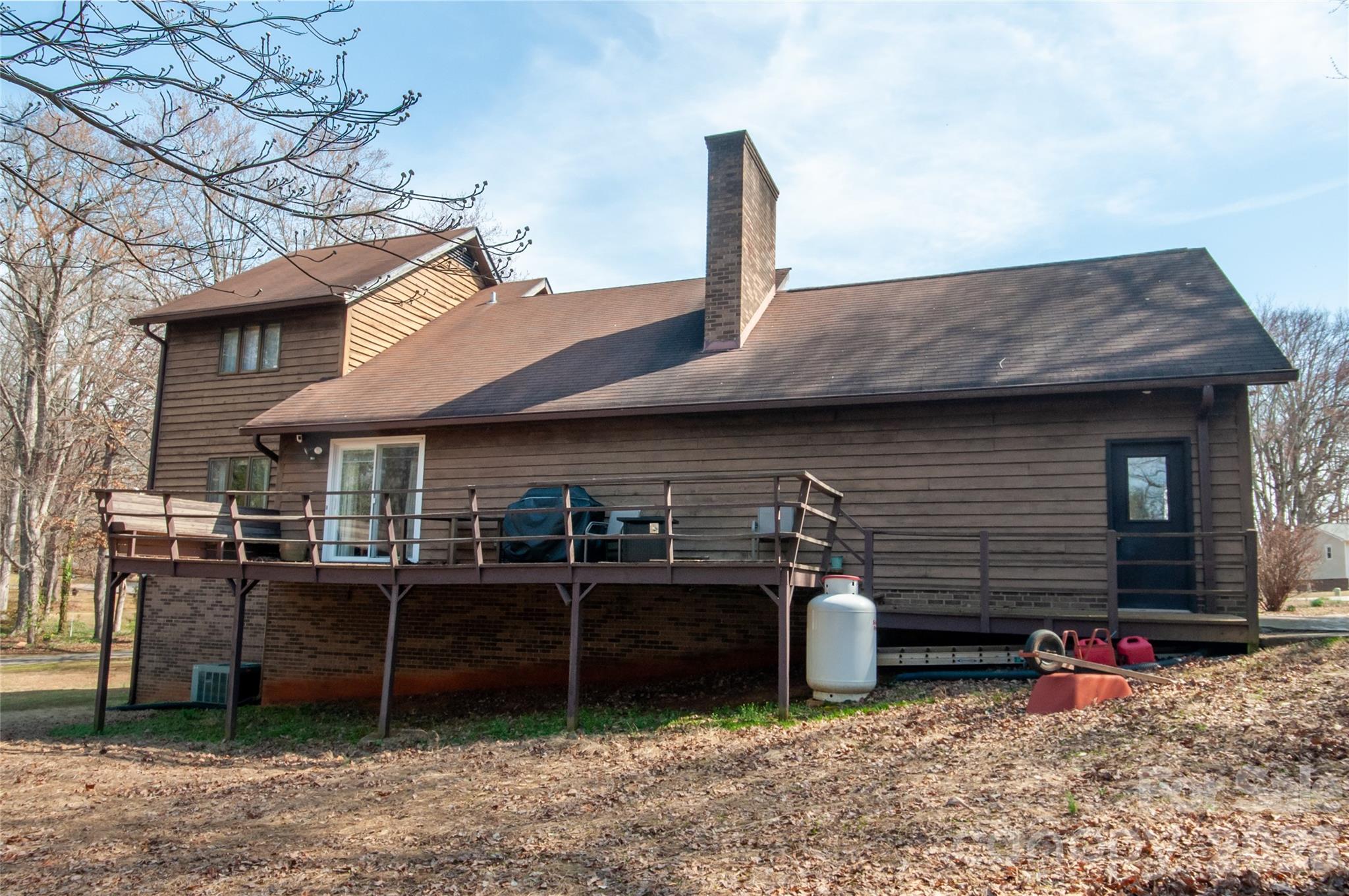512 Forest Lane — Yadkinville
