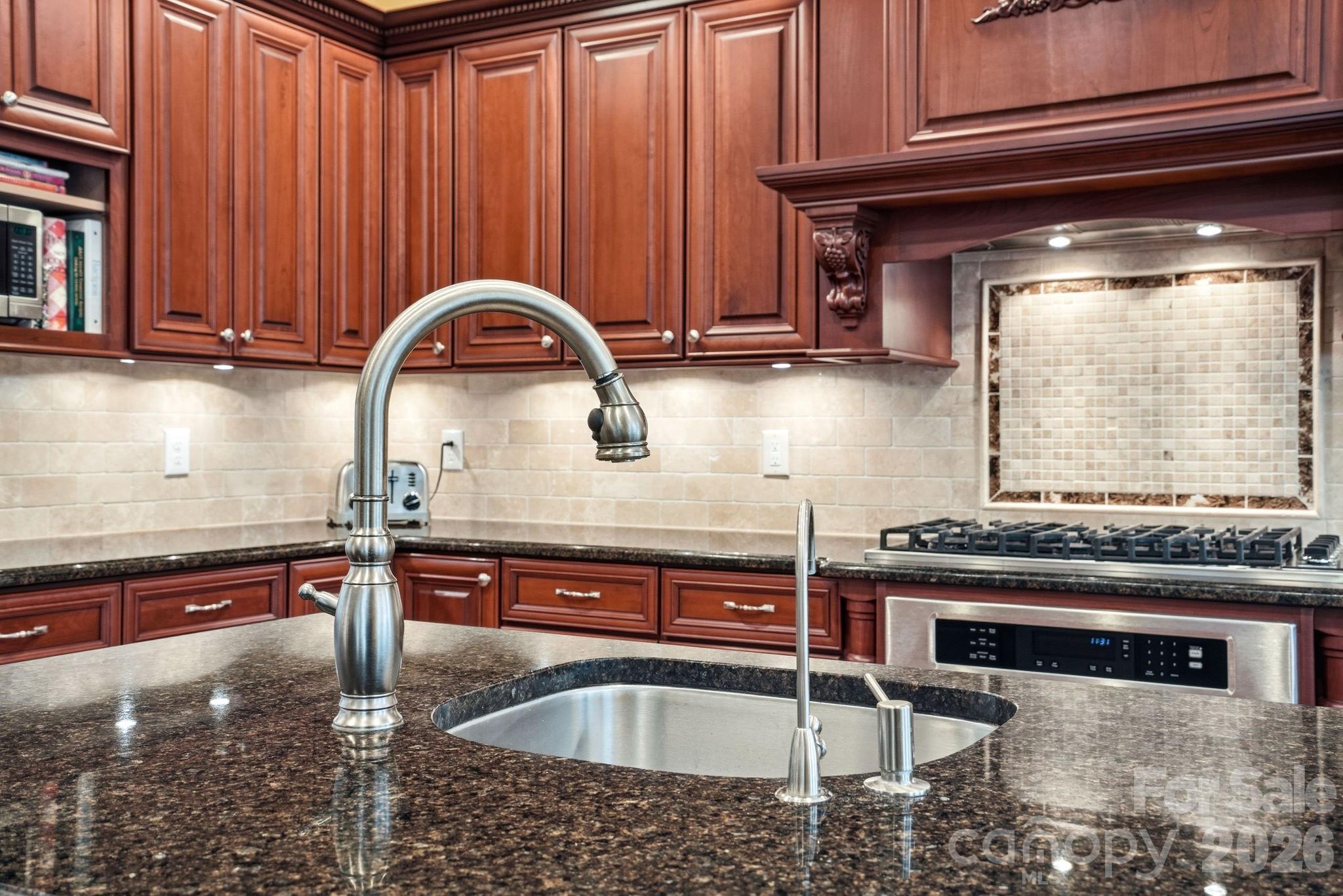 7282 James Court — Denver