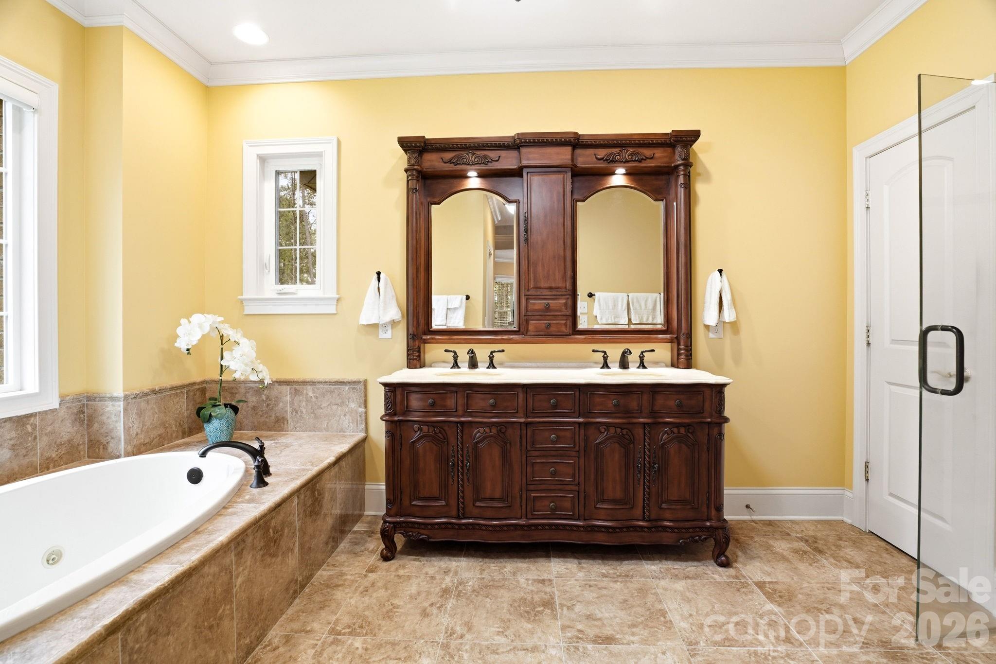 7282 James Court — Denver