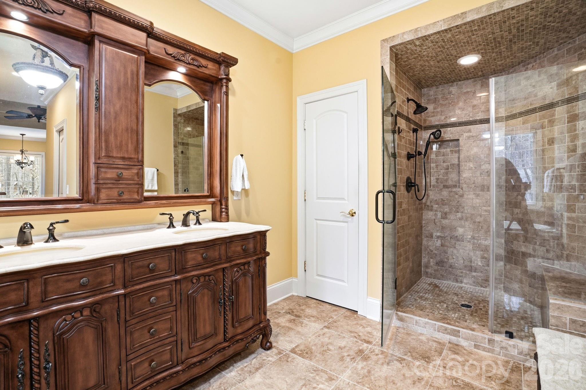 7282 James Court — Denver