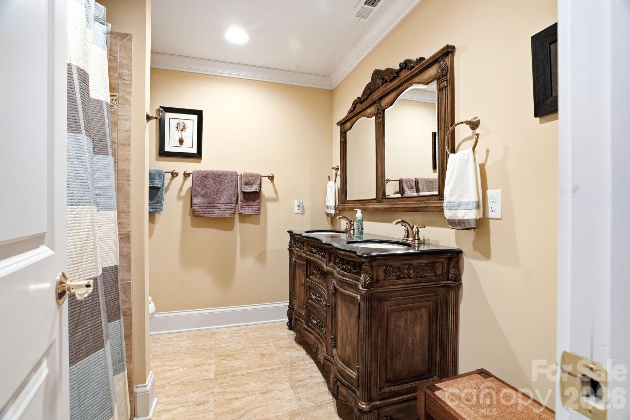 7282 James Court — Denver