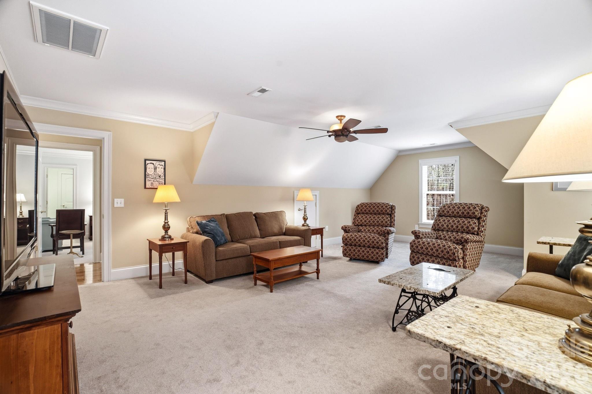 7282 James Court — Denver