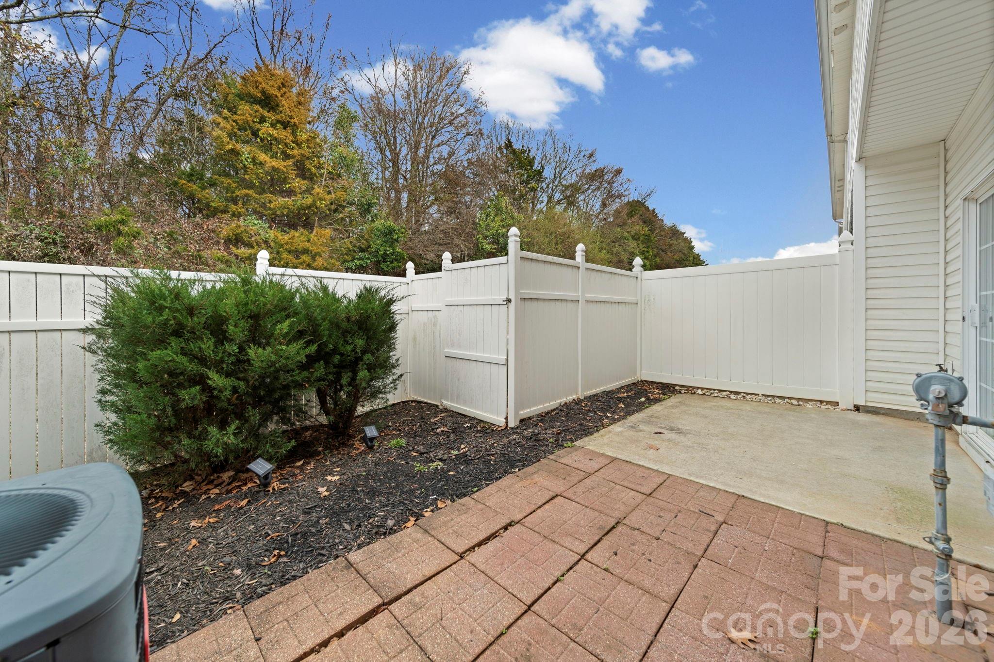 12429 Stratfield Place Circle — Pineville