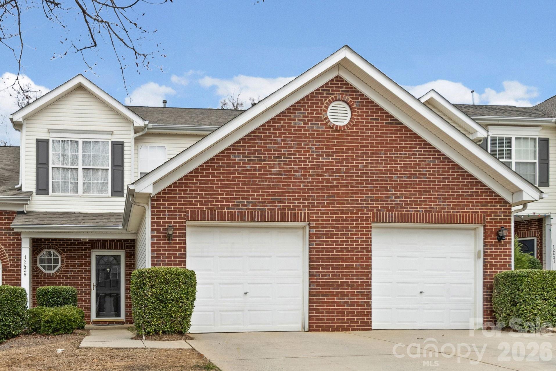 12429 Stratfield Place Circle — Pineville