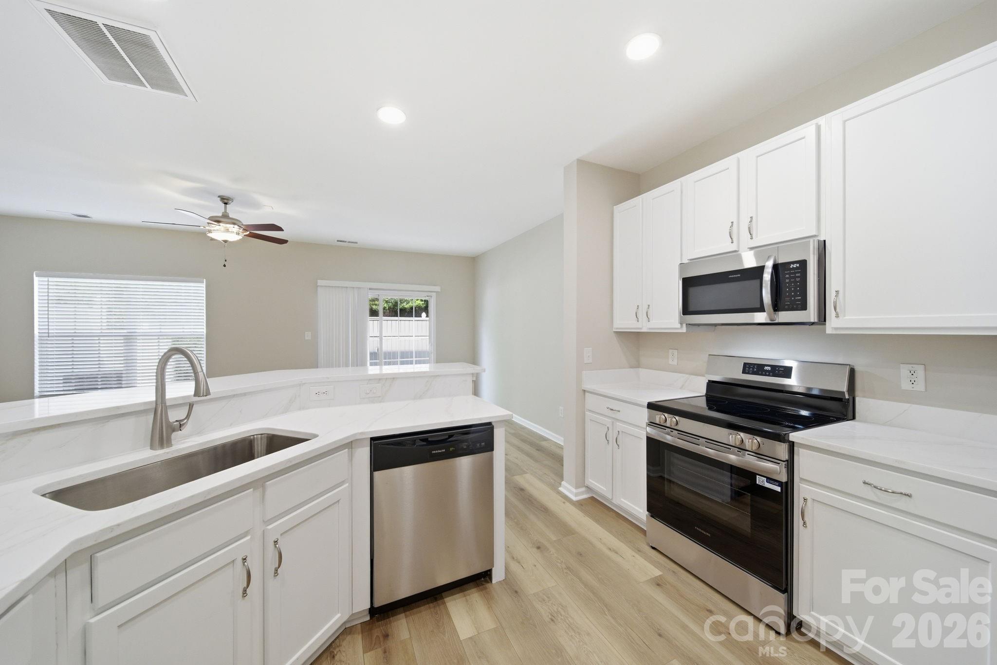 12429 Stratfield Place Circle — Pineville