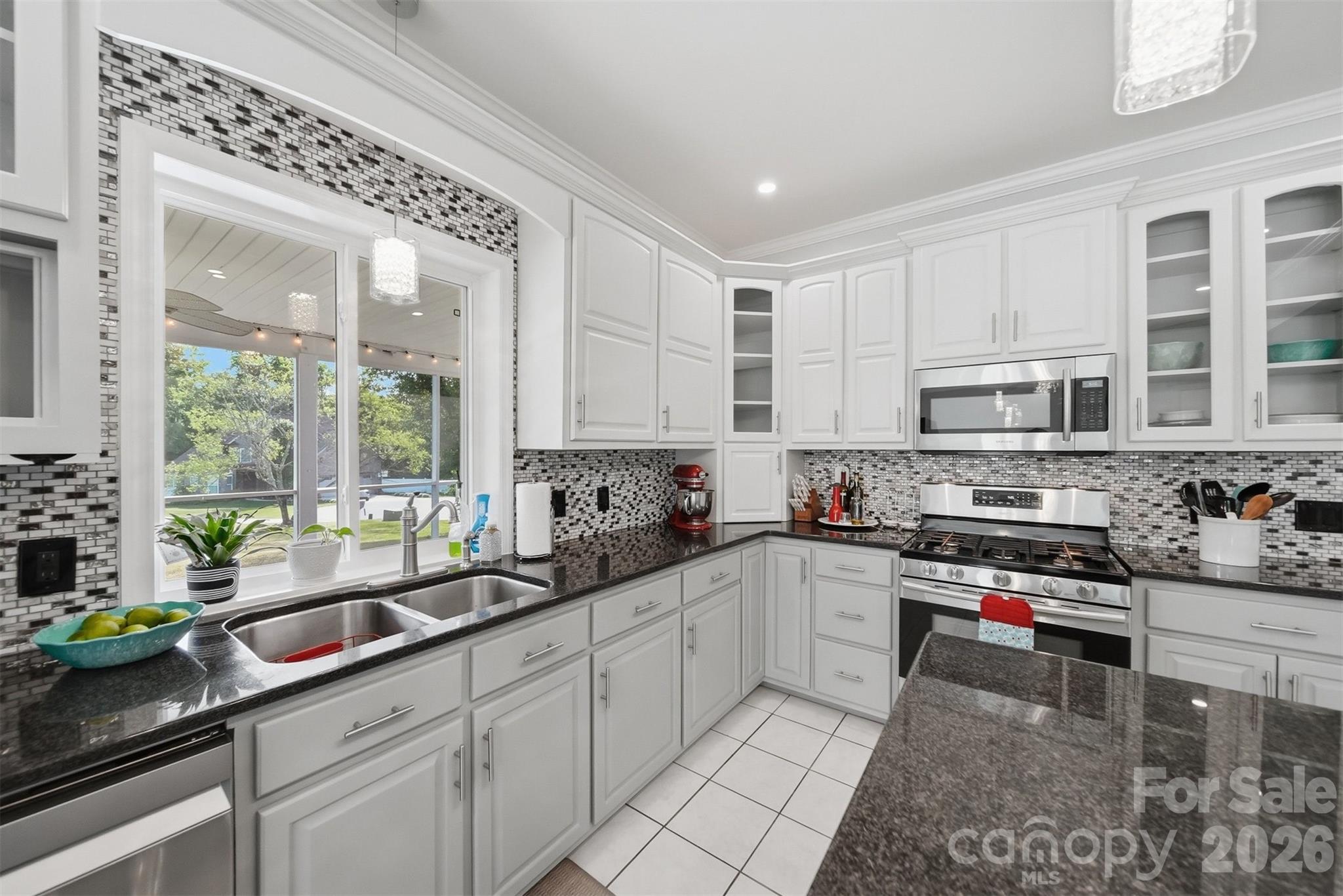 1360 Sweetbriar Lane — Hickory
