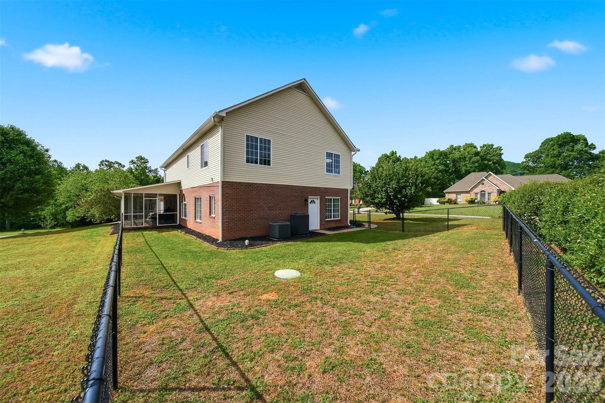 1360 Sweetbriar Lane — Hickory