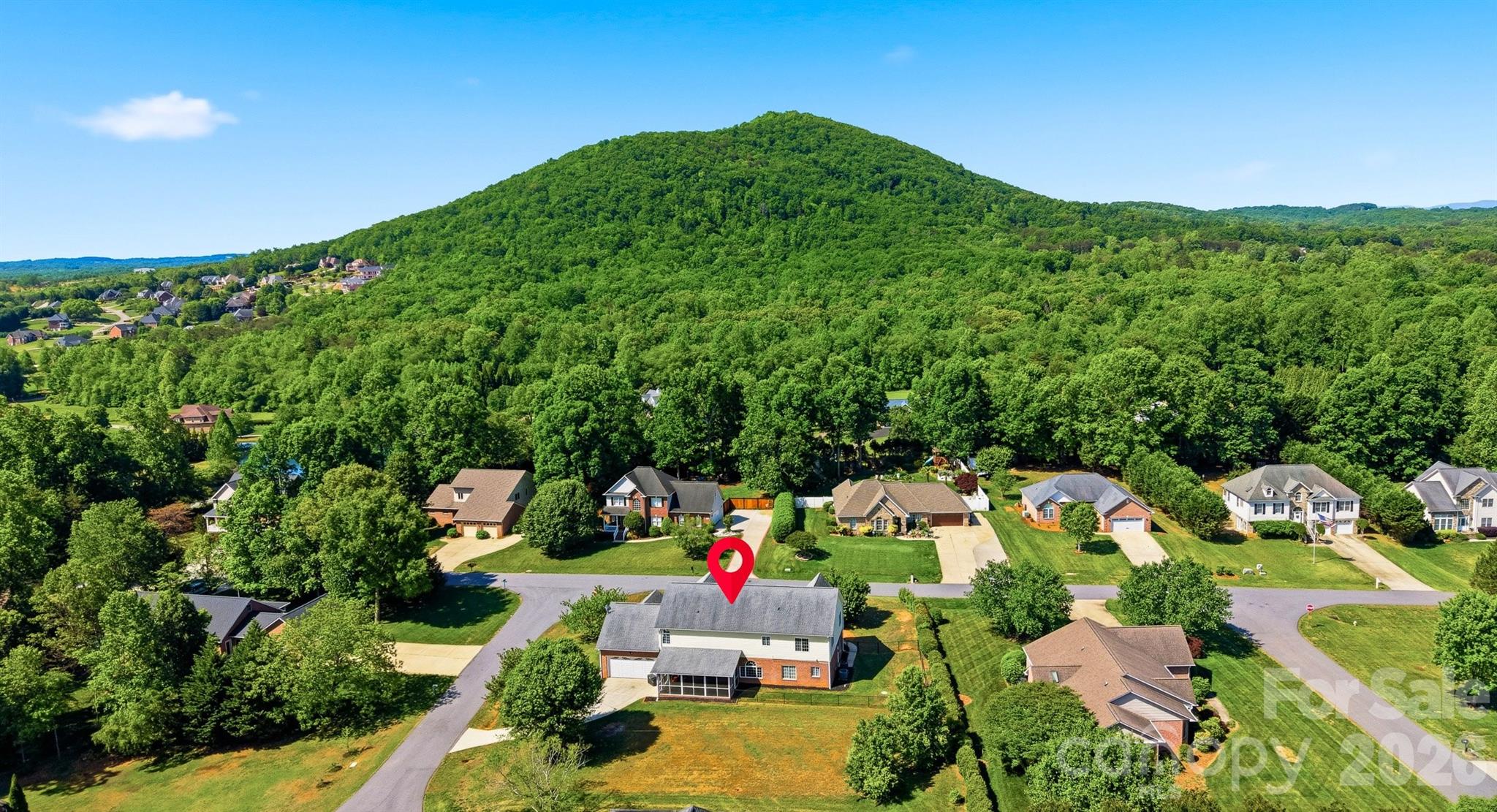 1360 Sweetbriar Lane — Hickory