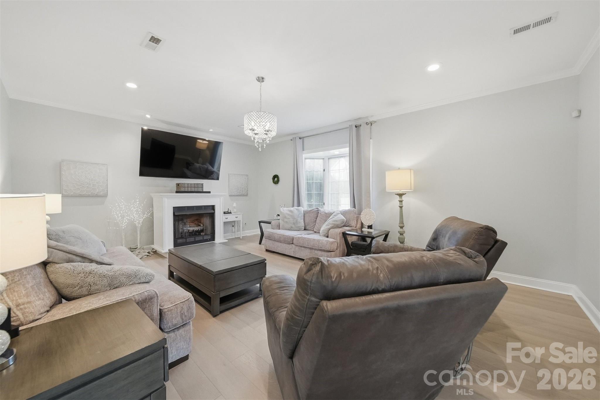1360 Sweetbriar Lane — Hickory