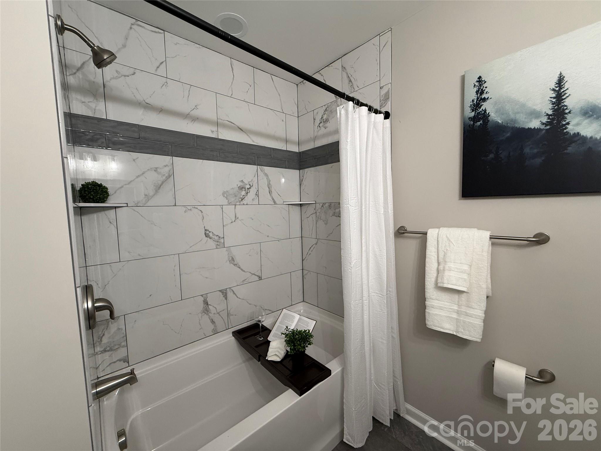 2411 Kimway Drive — Matthews