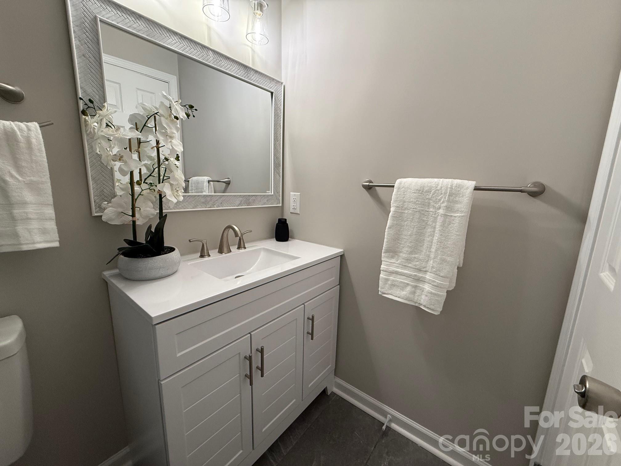 2411 Kimway Drive — Matthews