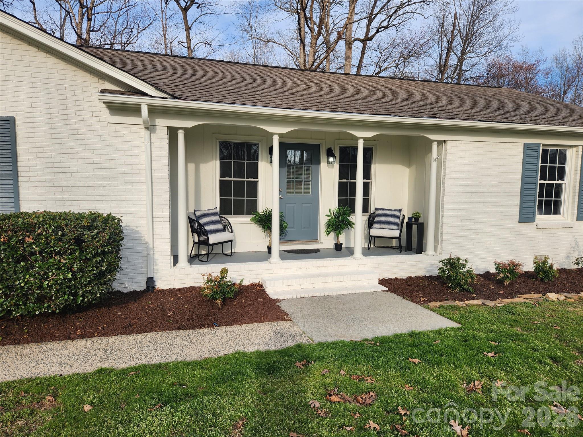 2411 Kimway Drive — Matthews