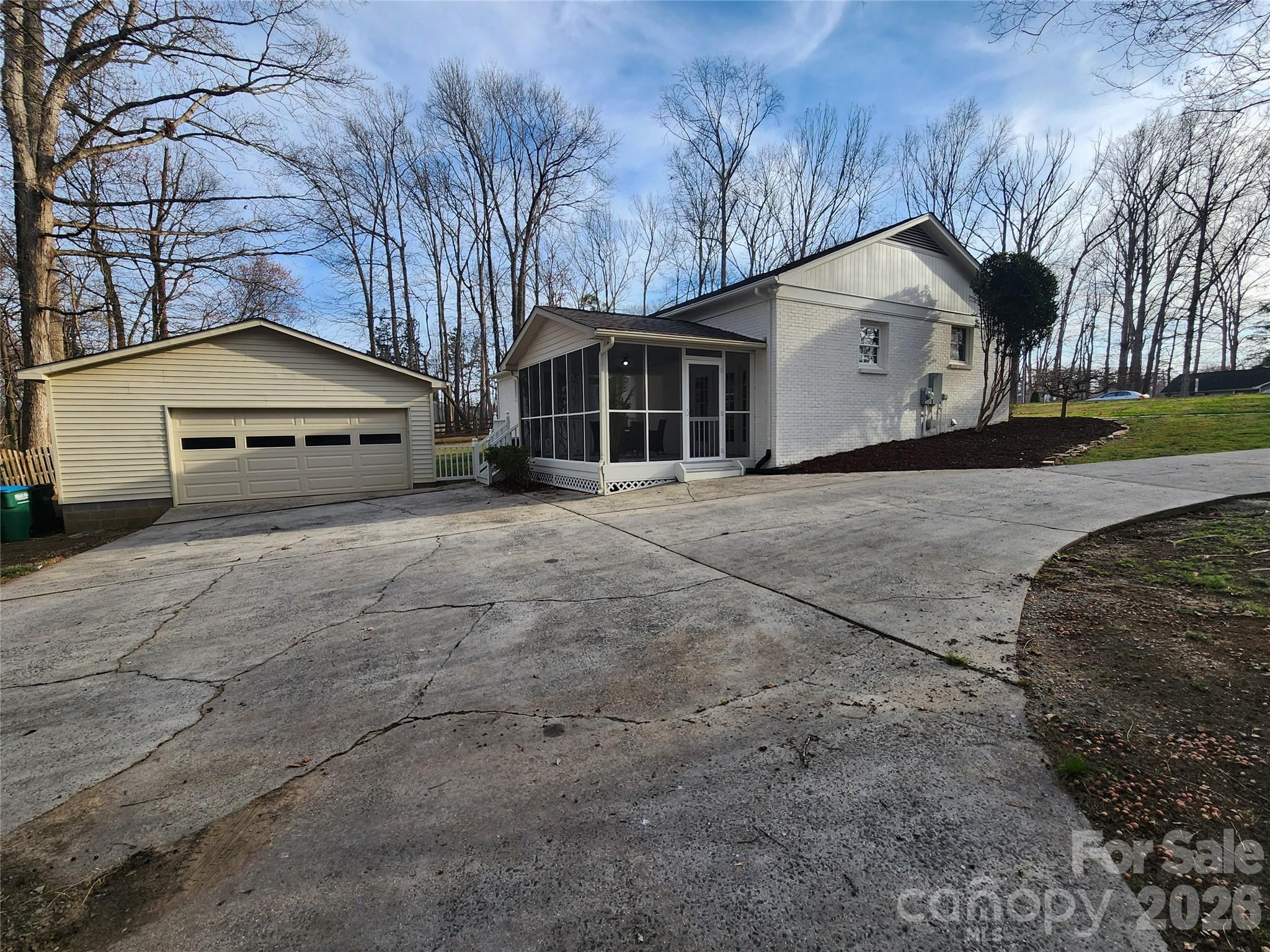 2411 Kimway Drive — Matthews