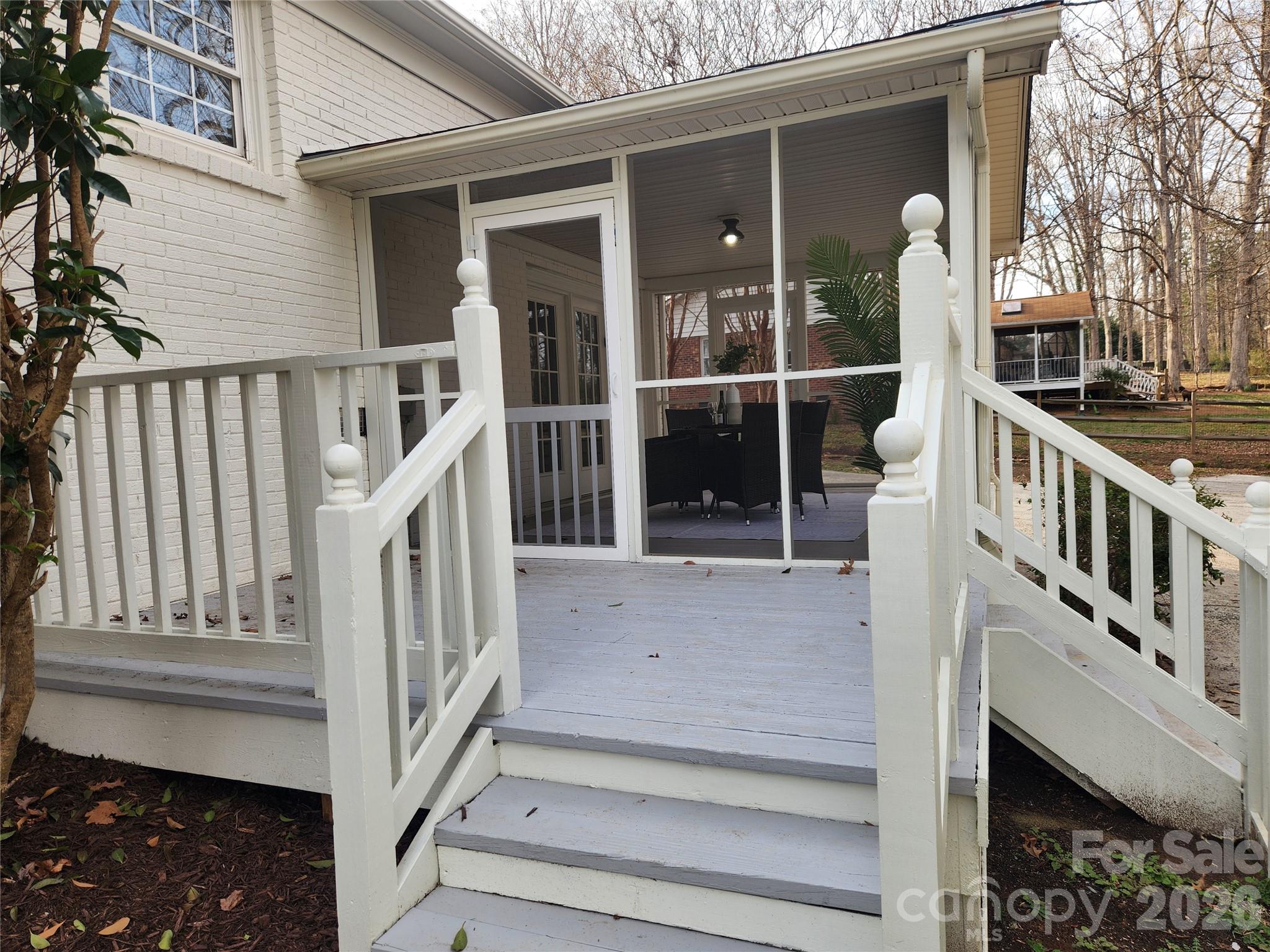 2411 Kimway Drive — Matthews