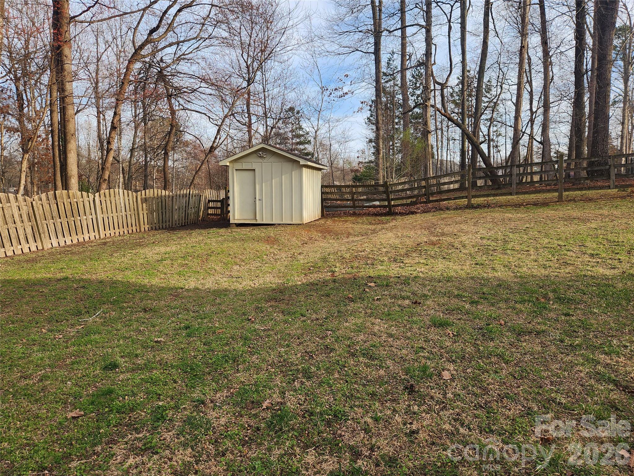 2411 Kimway Drive — Matthews