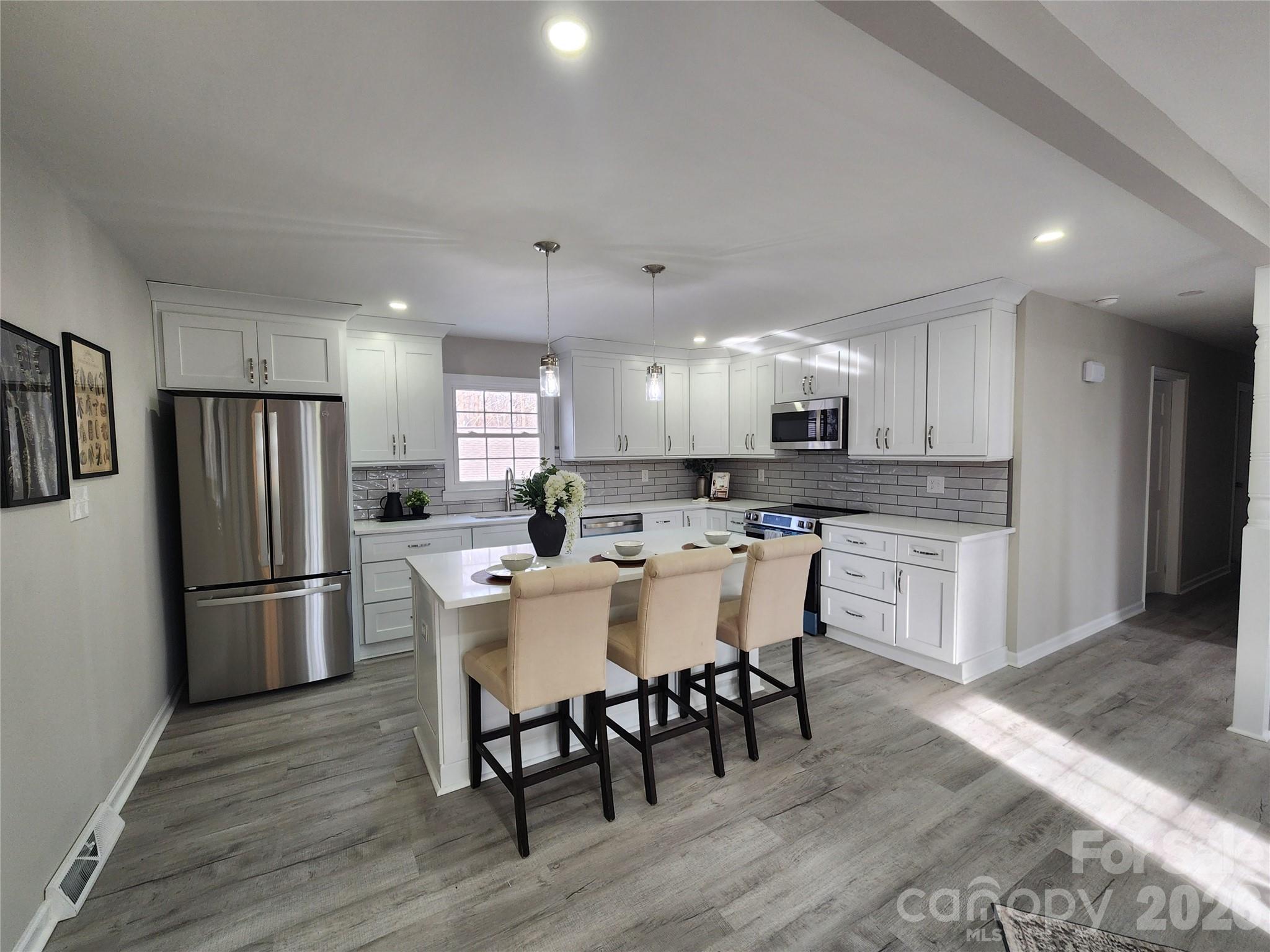 2411 Kimway Drive — Matthews
