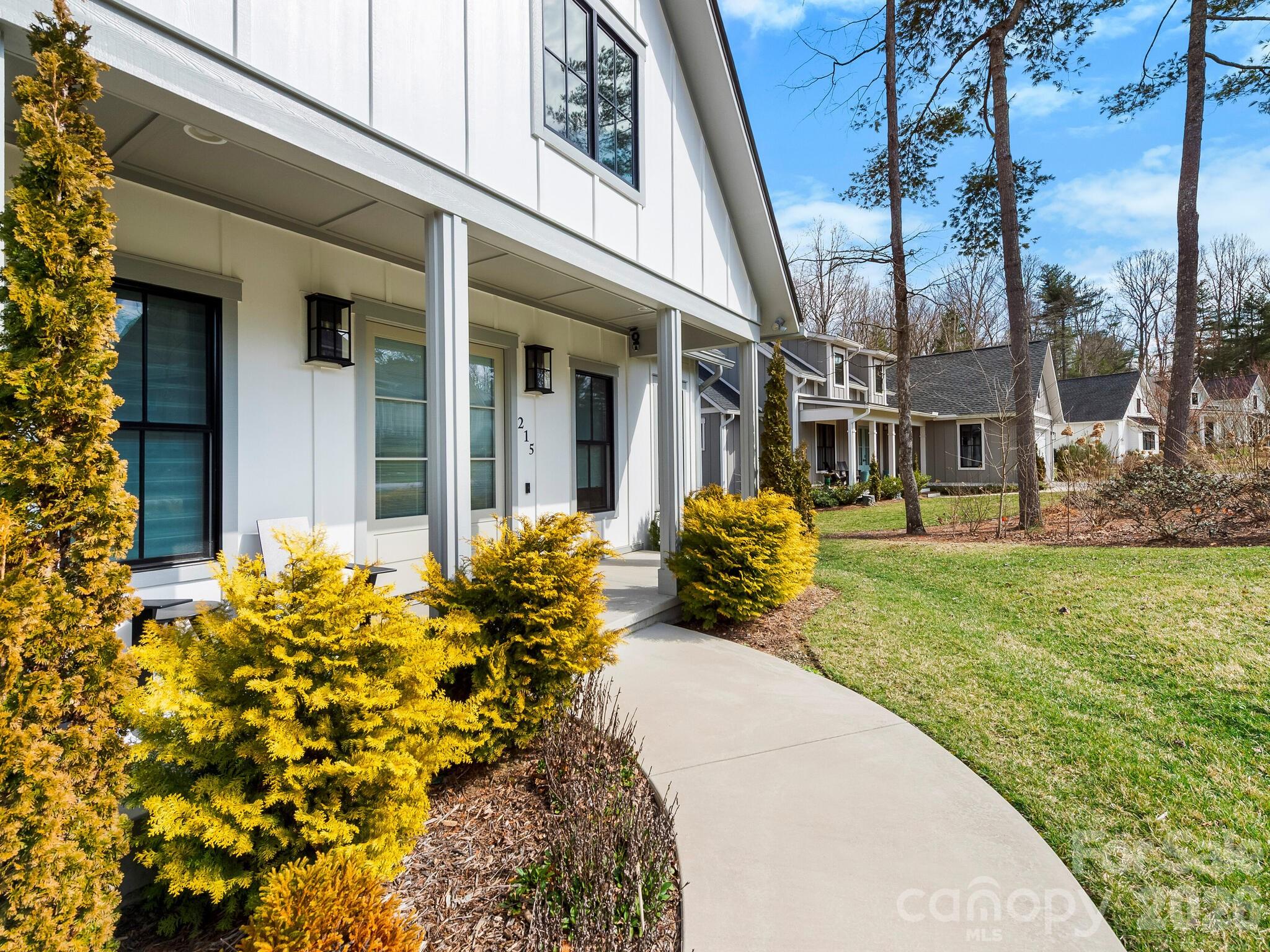 215 Lindsey Farm Drive — Flat Rock