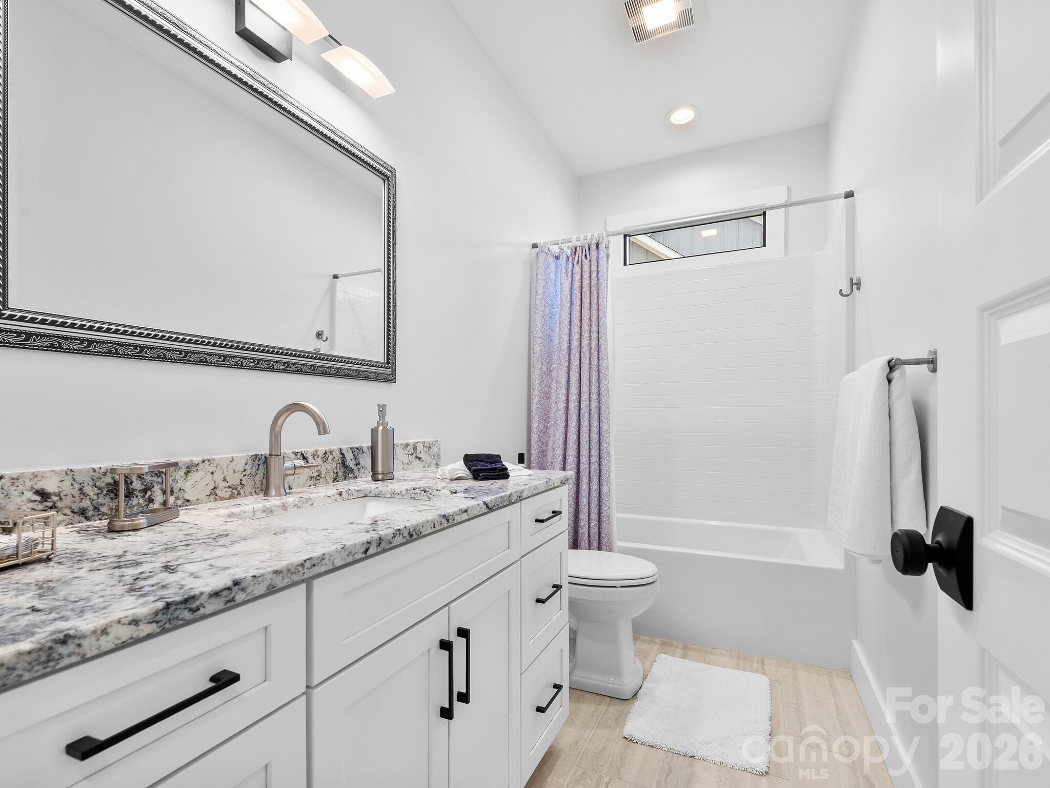 215 Lindsey Farm Drive — Flat Rock