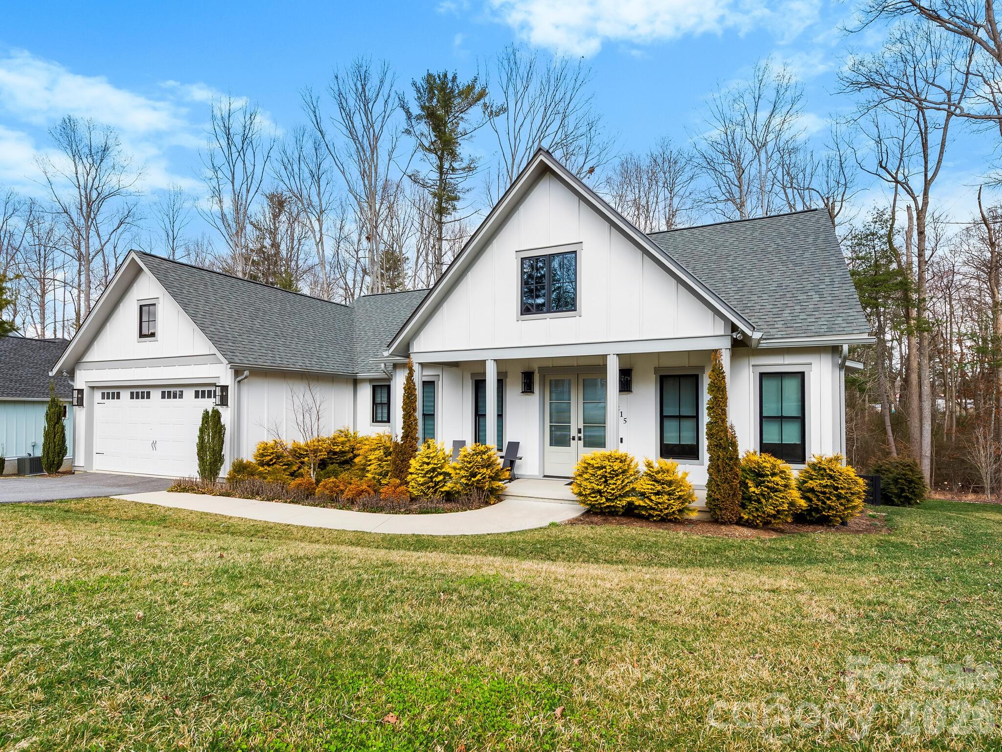 215 Lindsey Farm Drive — Flat Rock