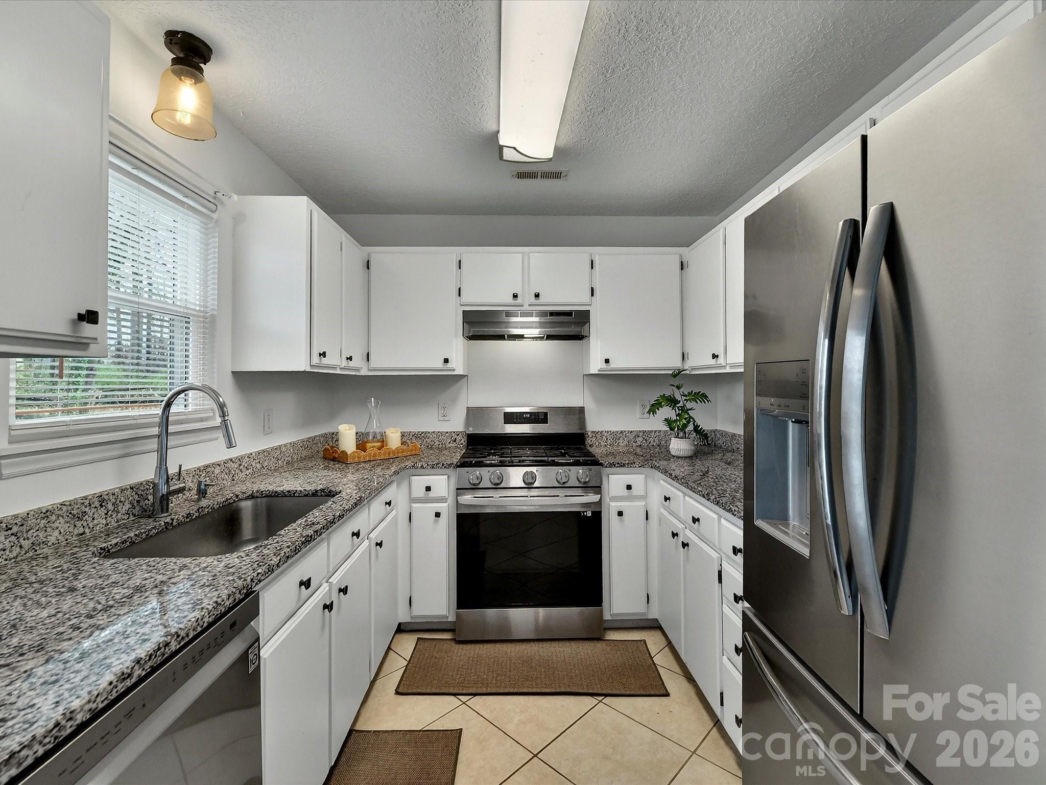8413 Red Setter Lane — Charlotte