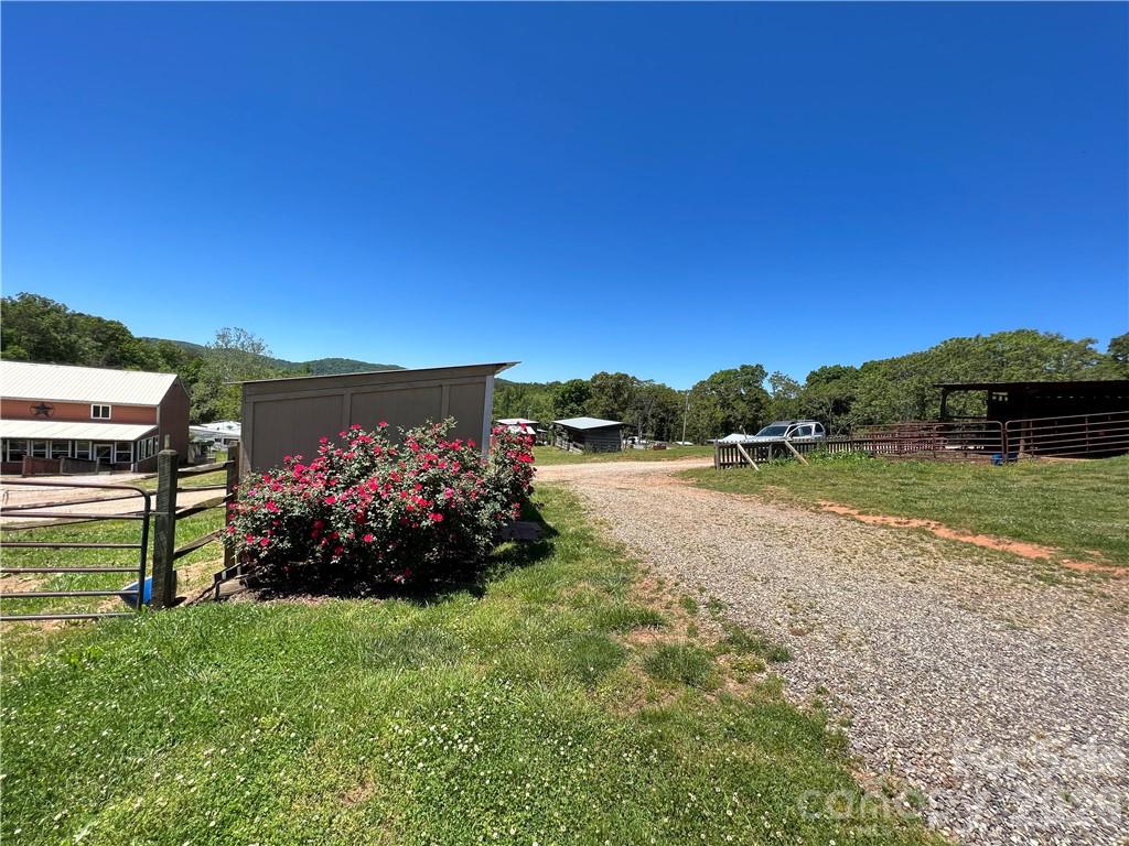 105 Filly Trail — Love Valley