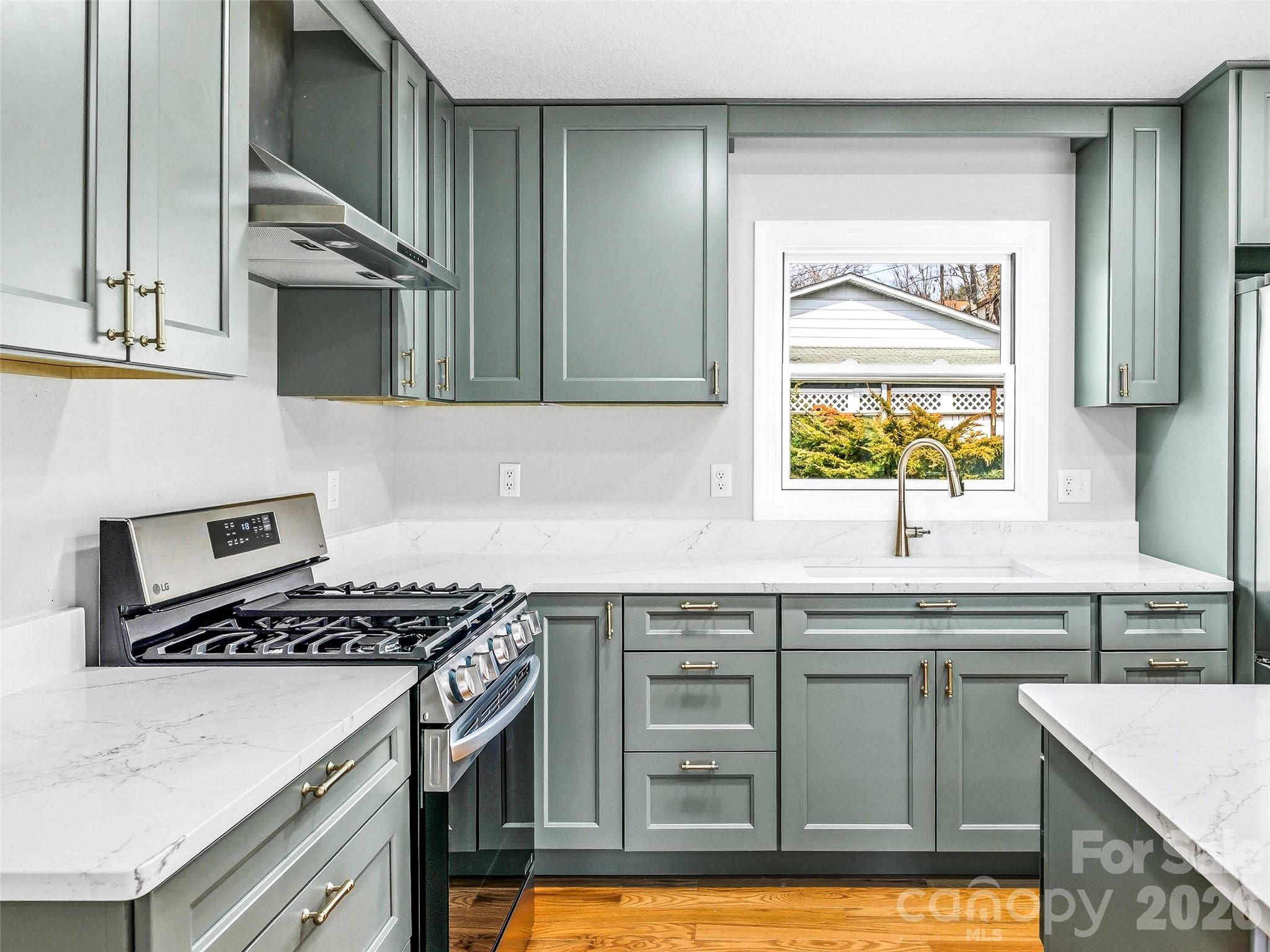 2 Oakland Street — Weaverville