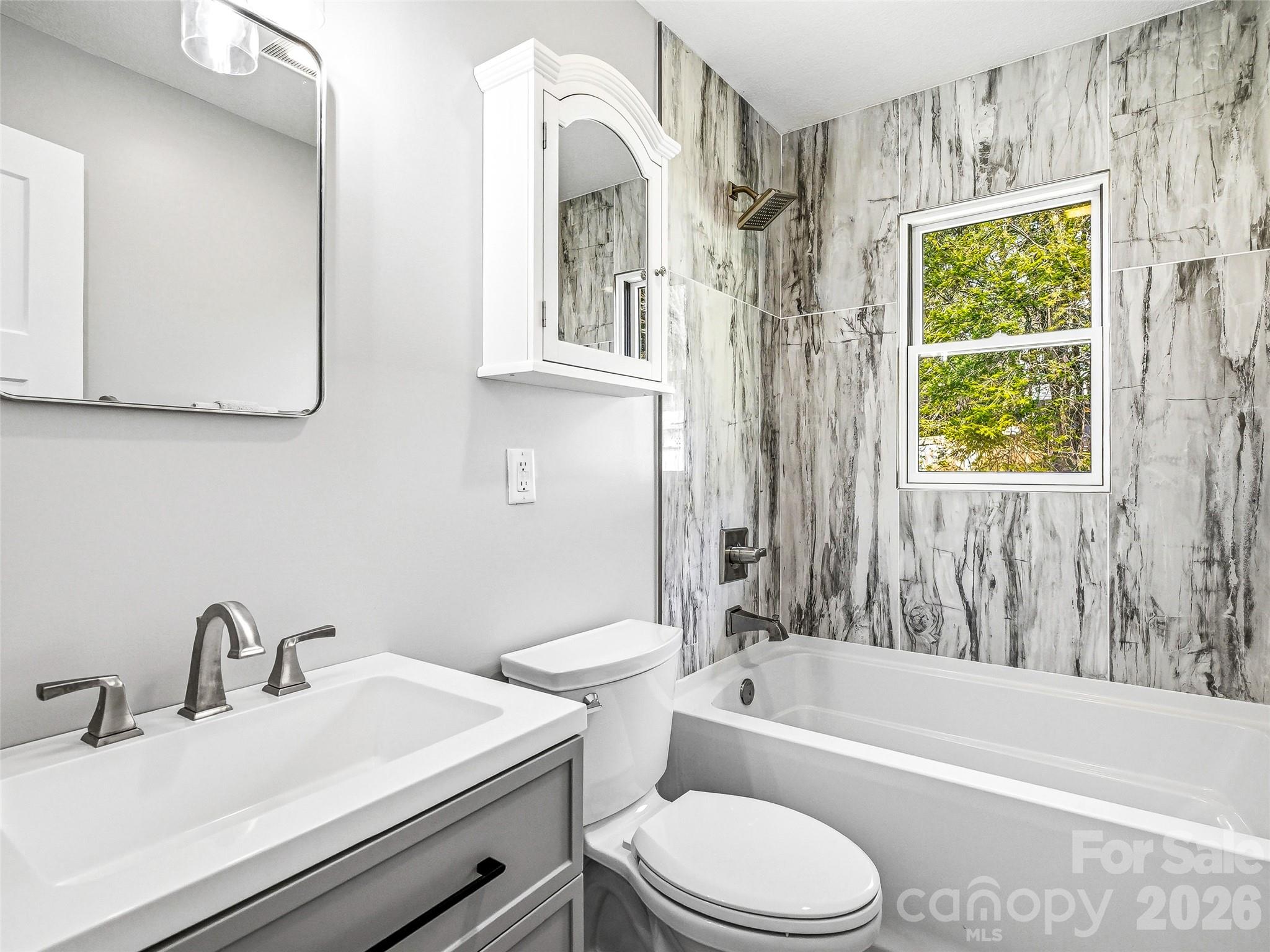 2 Oakland Street — Weaverville