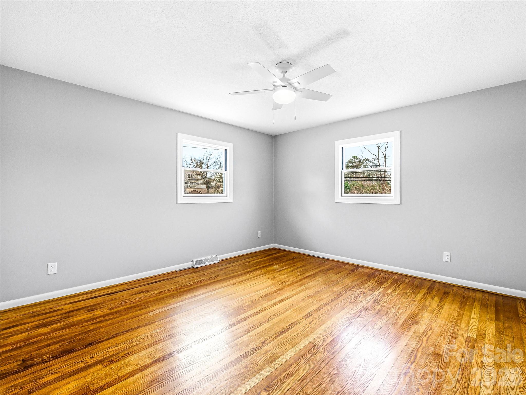 2 Oakland Street — Weaverville