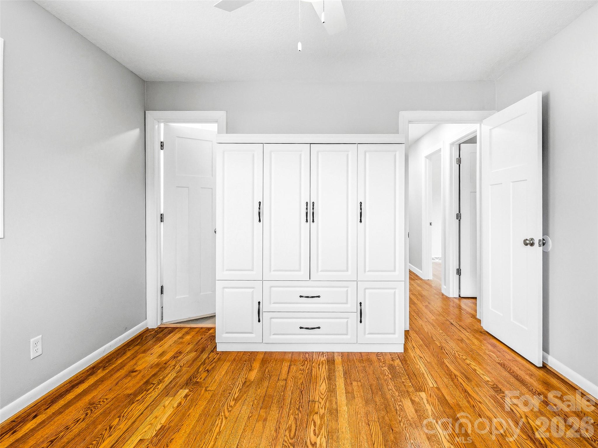 2 Oakland Street — Weaverville