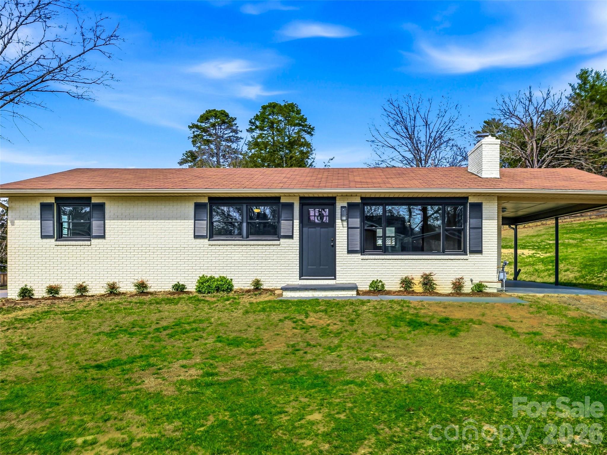 2 Oakland Street — Weaverville
