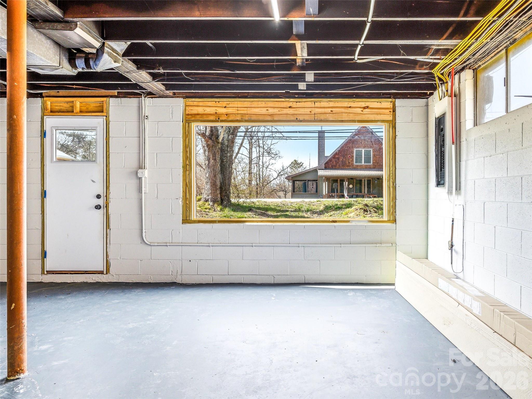 2 Oakland Street — Weaverville