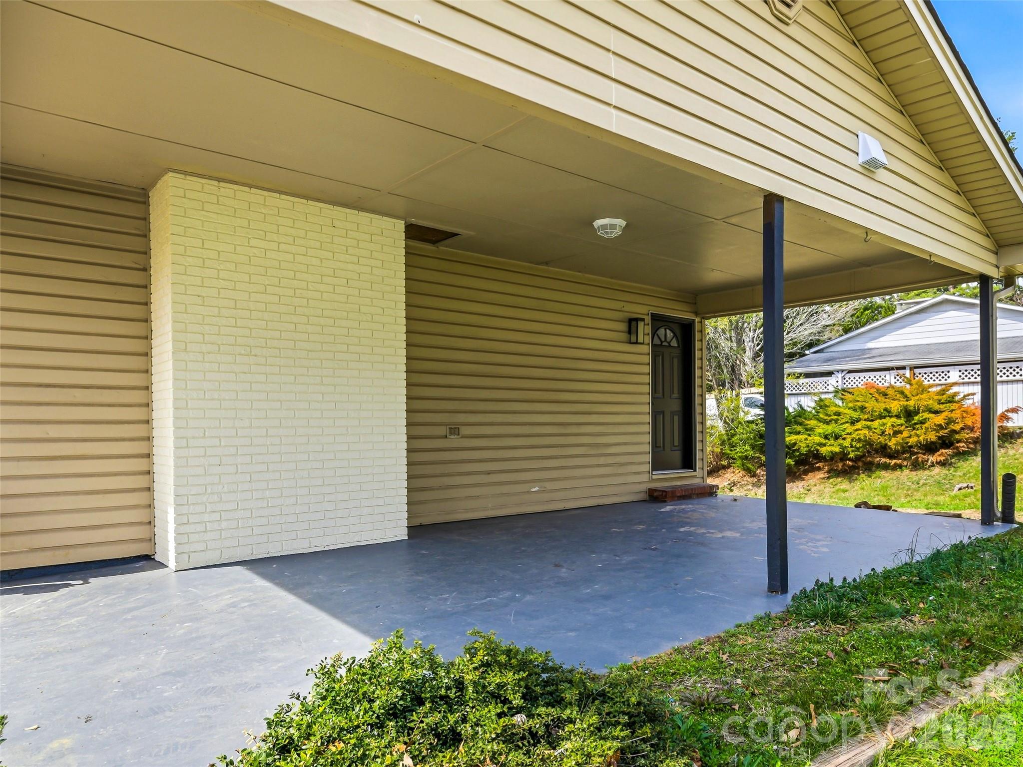 2 Oakland Street — Weaverville