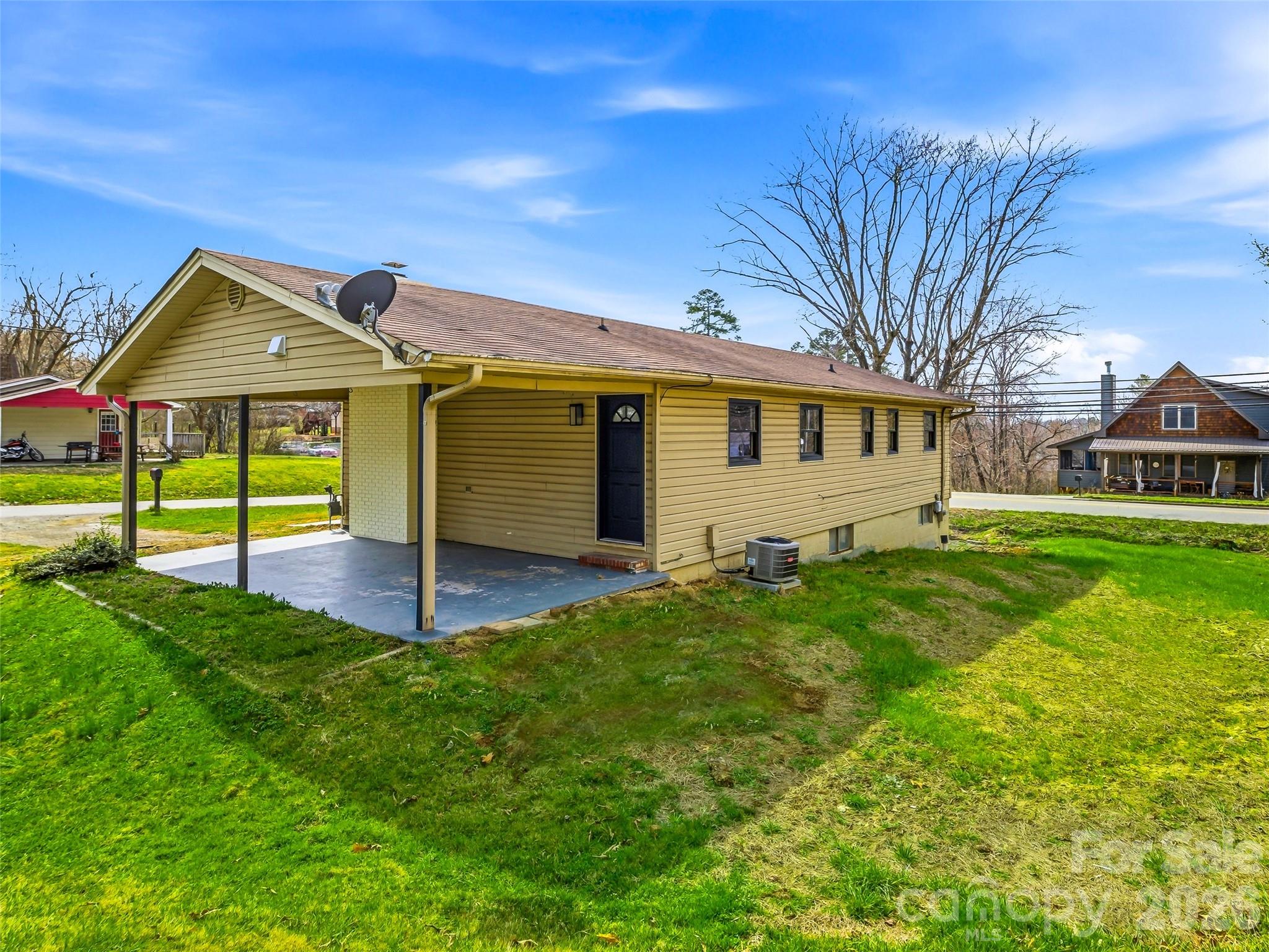 2 Oakland Street — Weaverville