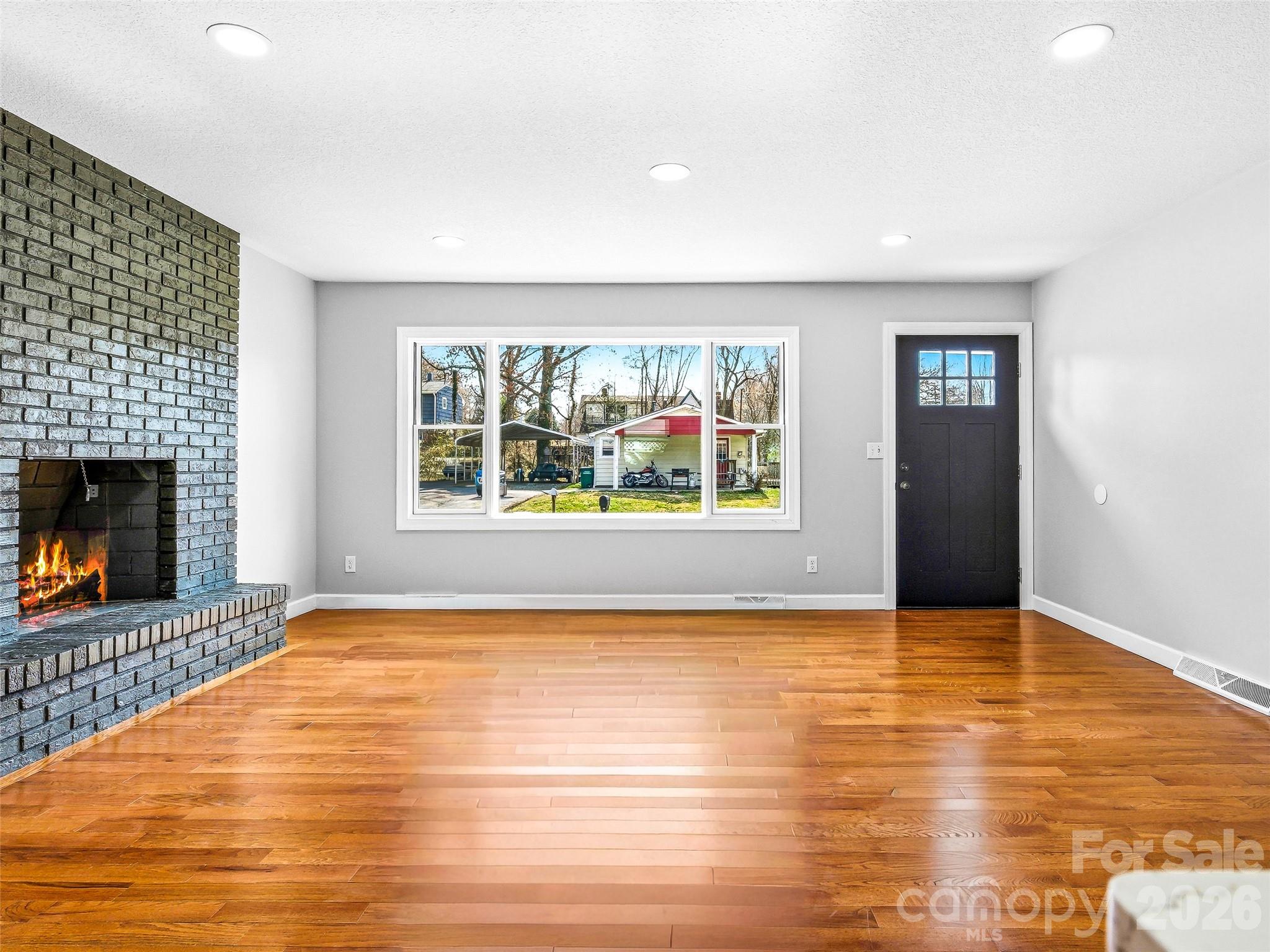 2 Oakland Street — Weaverville