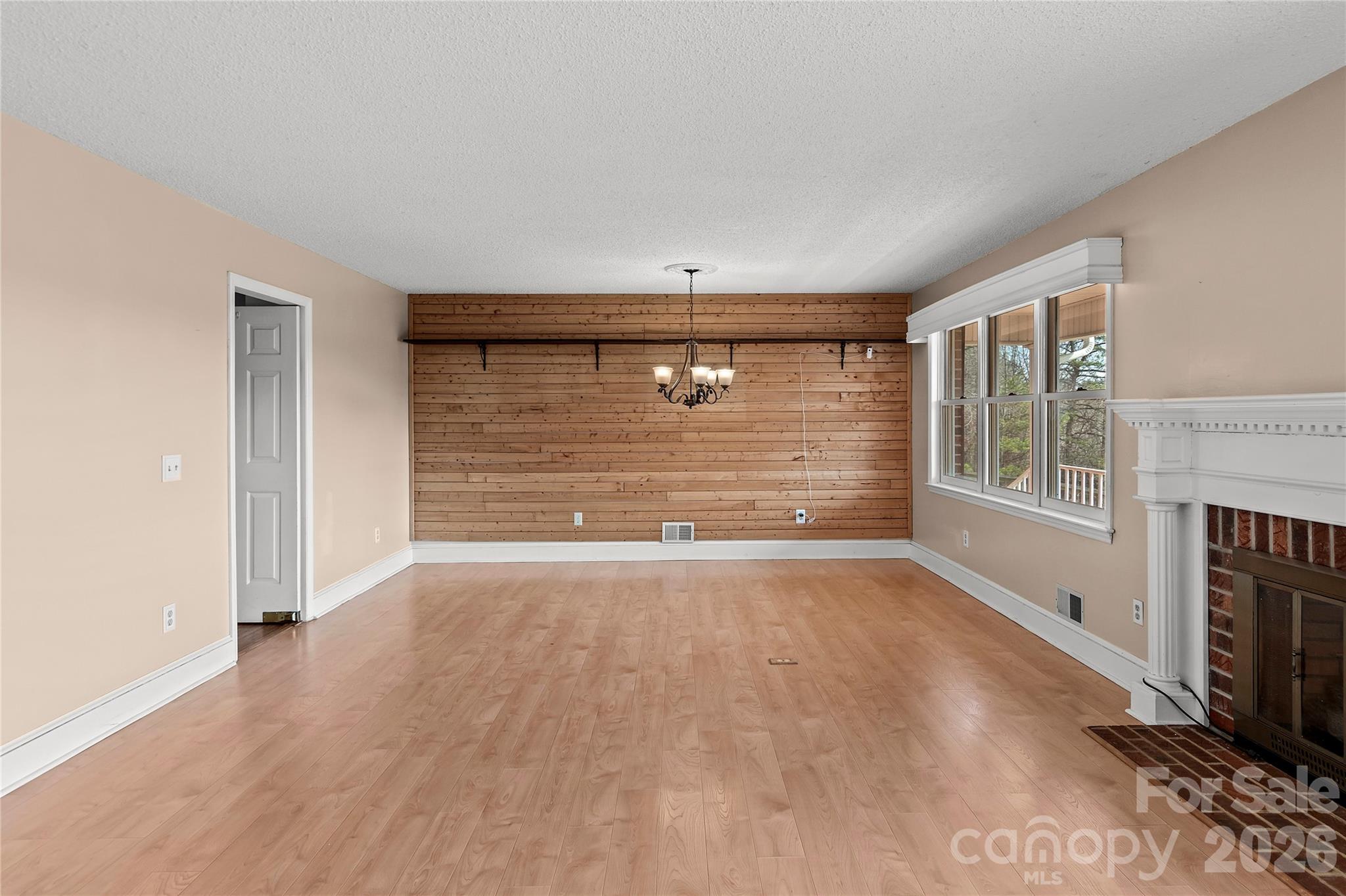 120 Skyline Drive — Elkin