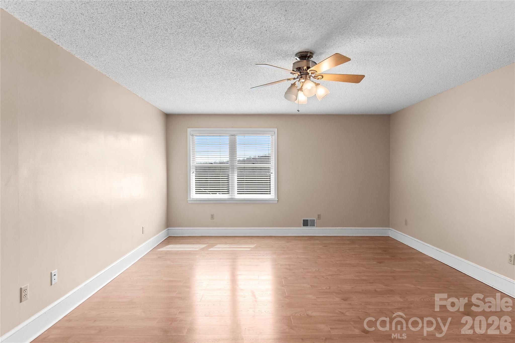 120 Skyline Drive — Elkin
