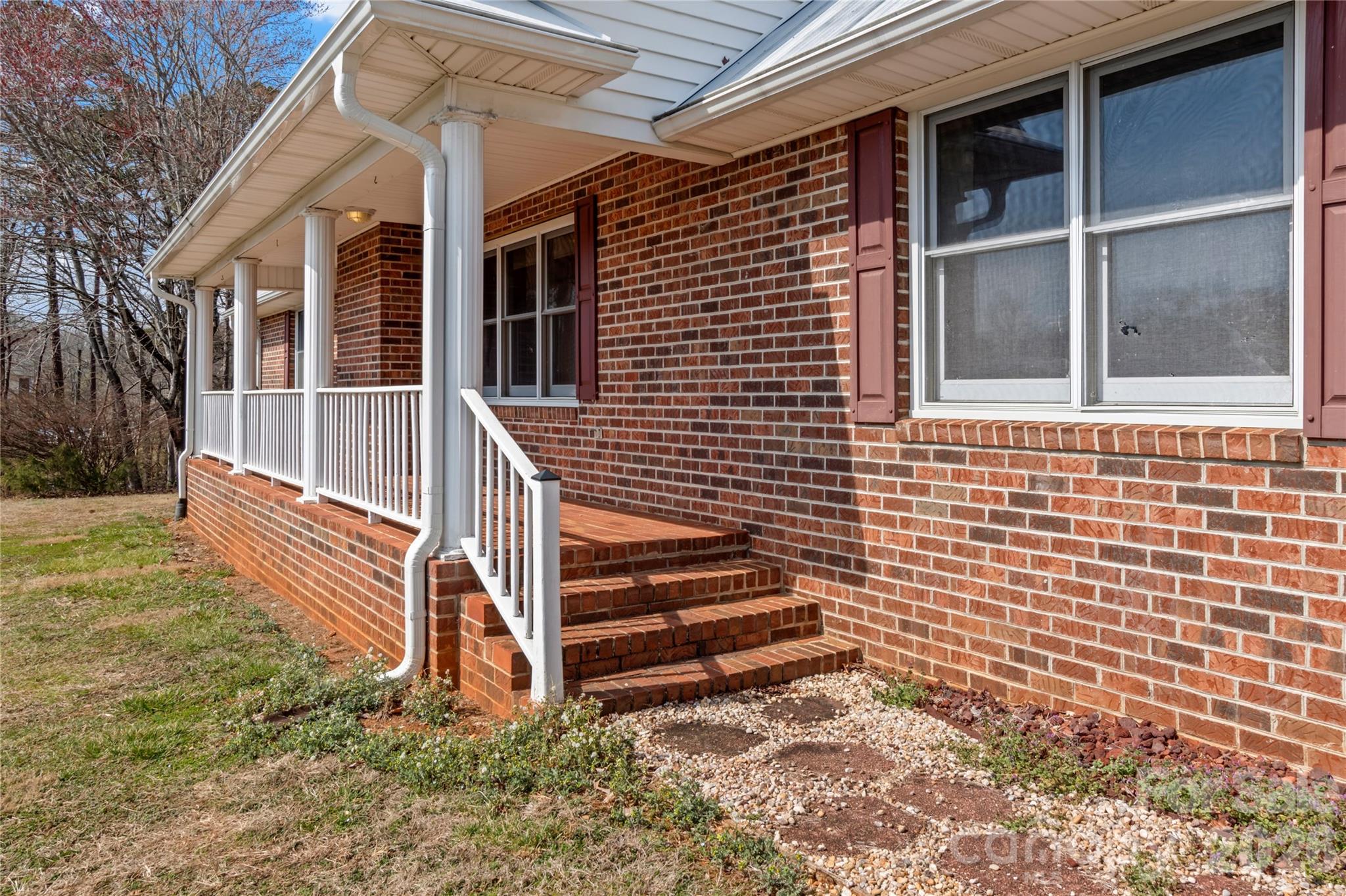 120 Skyline Drive — Elkin